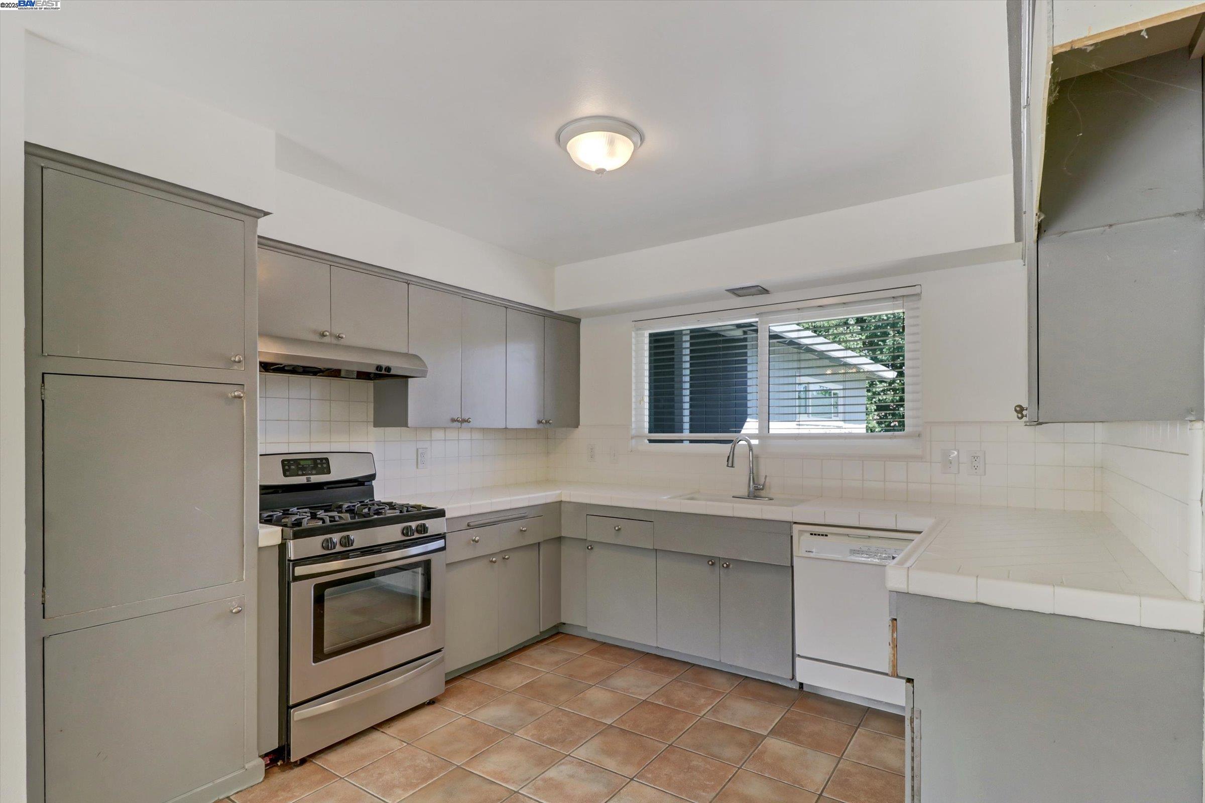 Detail Gallery Image 4 of 25 For 3524 Longview Rd, Antioch,  CA 94509 - 4 Beds | 2 Baths