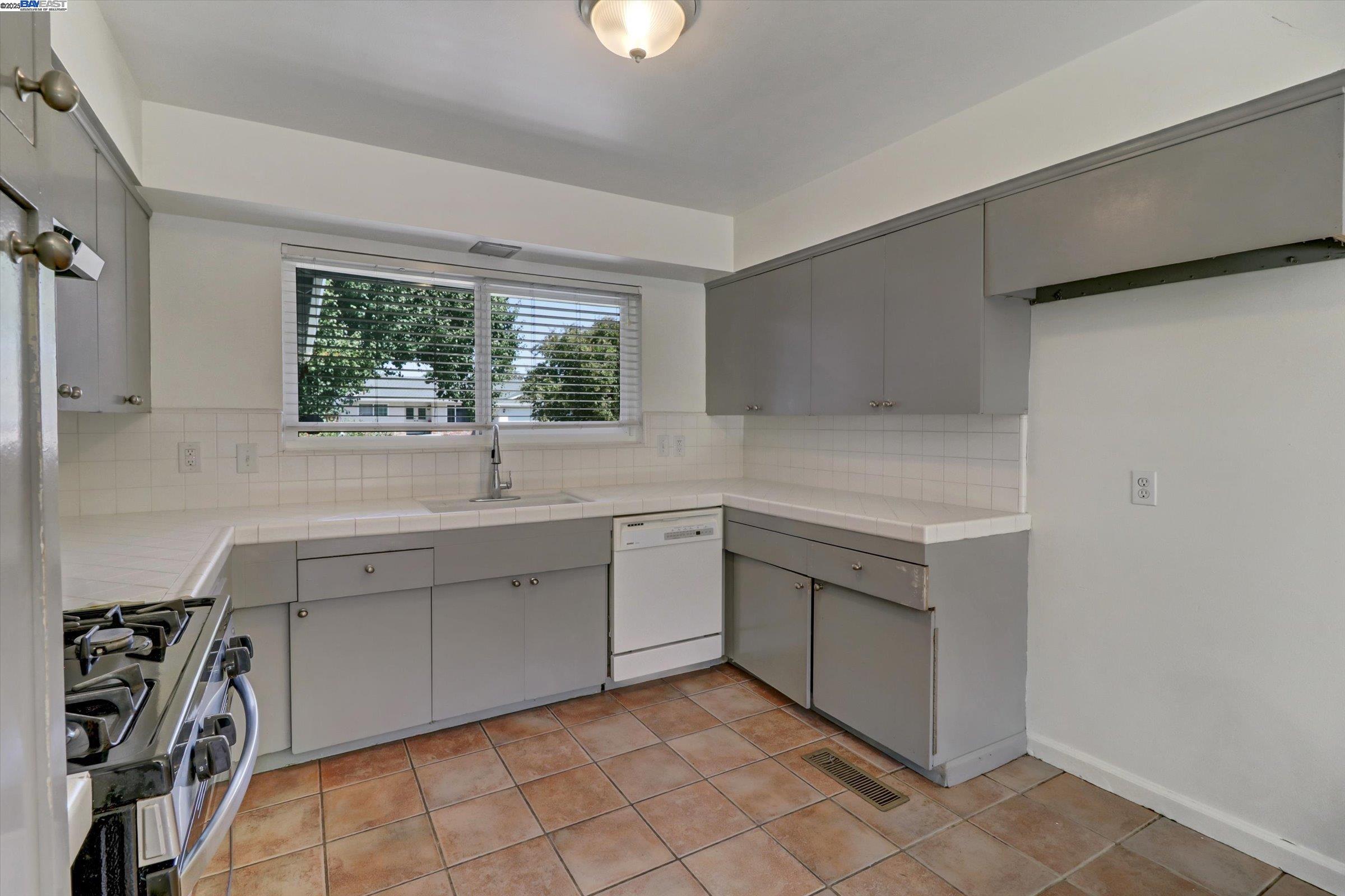 Detail Gallery Image 5 of 25 For 3524 Longview Rd, Antioch,  CA 94509 - 4 Beds | 2 Baths