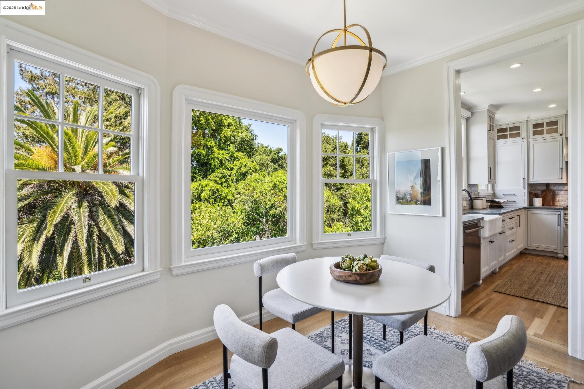 Detail Gallery Image 15 of 49 For 6051 Margarido Dr, Oakland,  CA 94618 - 5 Beds | 5/1 Baths
