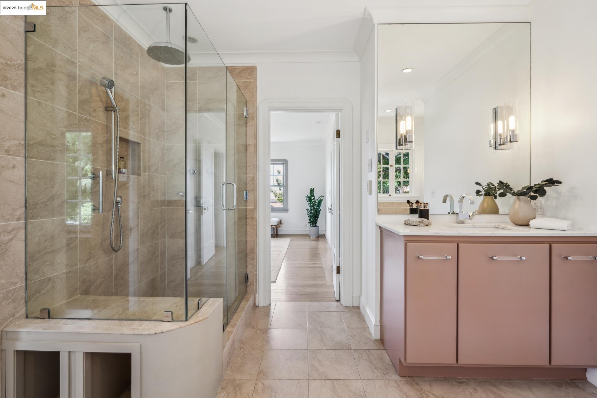 Detail Gallery Image 20 of 49 For 6051 Margarido Dr, Oakland,  CA 94618 - 5 Beds | 5/1 Baths