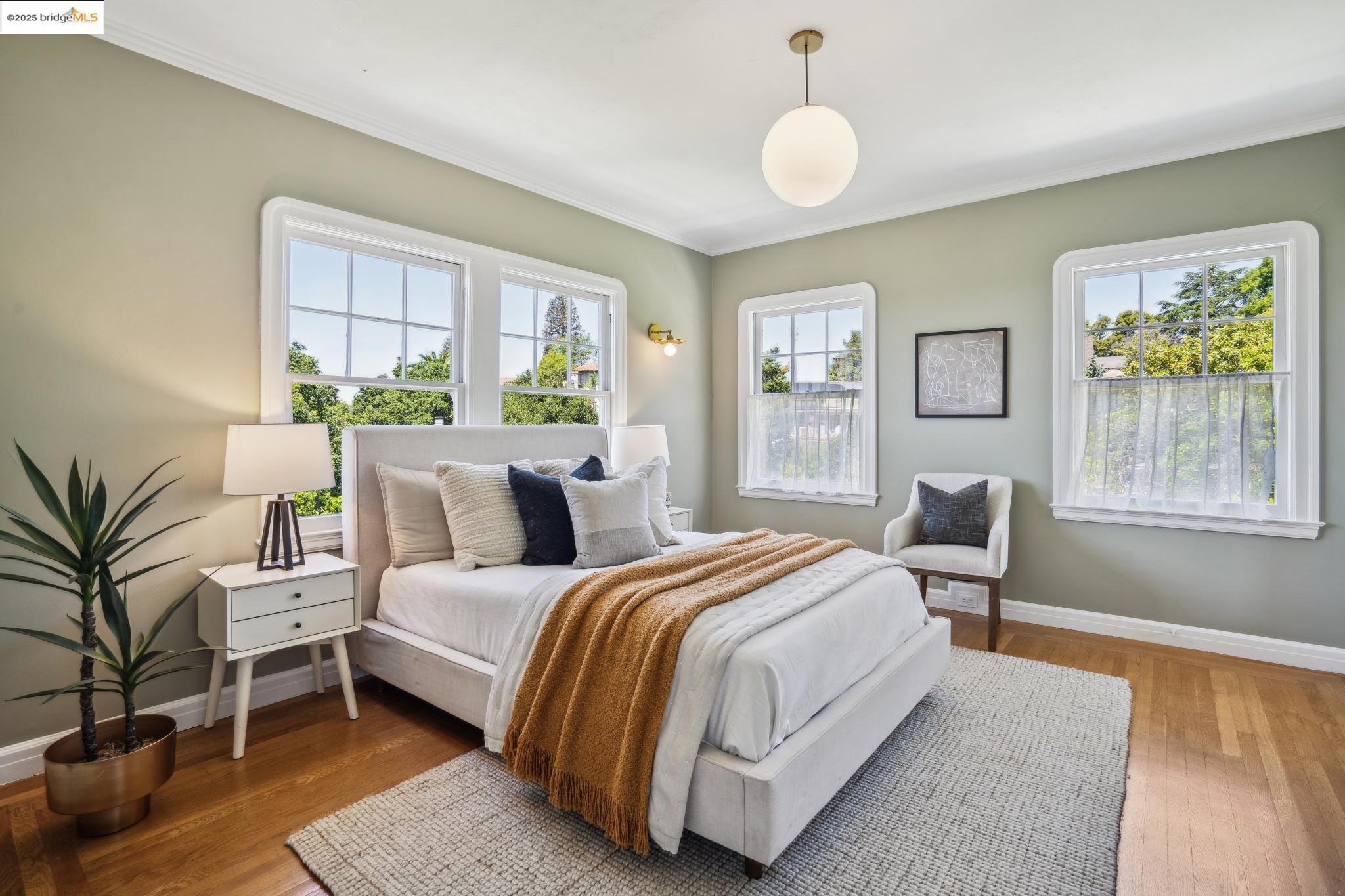 Detail Gallery Image 23 of 49 For 6051 Margarido Dr, Oakland,  CA 94618 - 5 Beds | 5/1 Baths