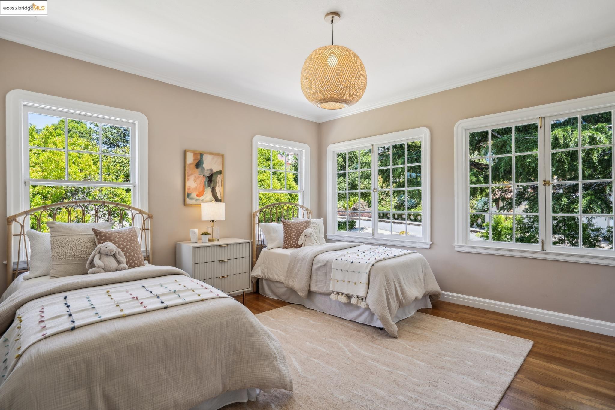 Detail Gallery Image 26 of 49 For 6051 Margarido Dr, Oakland,  CA 94618 - 5 Beds | 5/1 Baths
