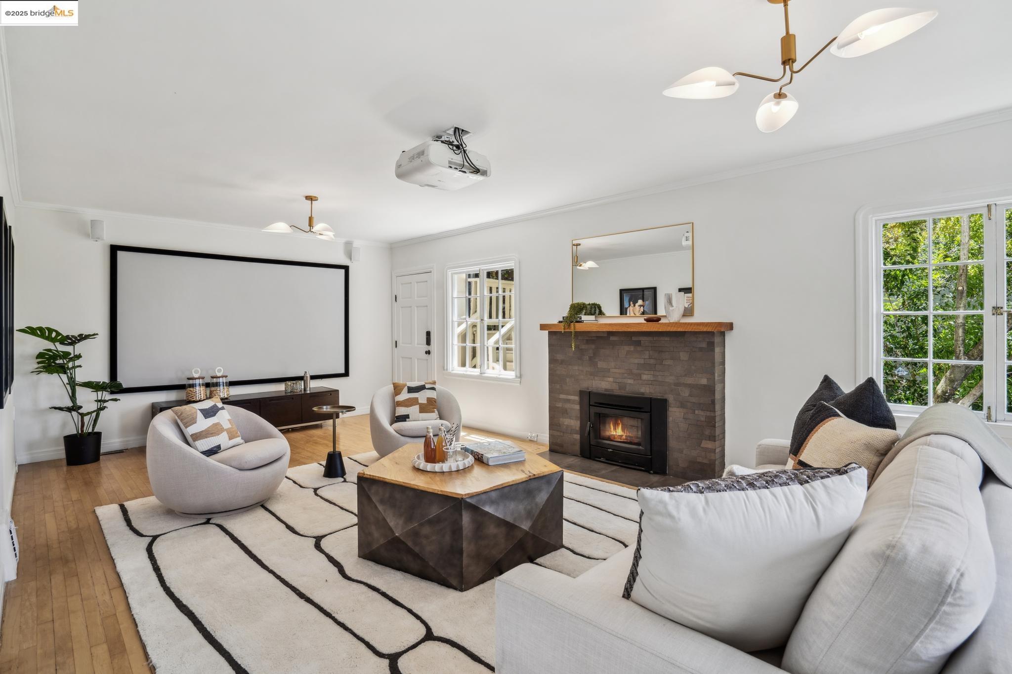 Detail Gallery Image 28 of 49 For 6051 Margarido Dr, Oakland,  CA 94618 - 5 Beds | 5/1 Baths