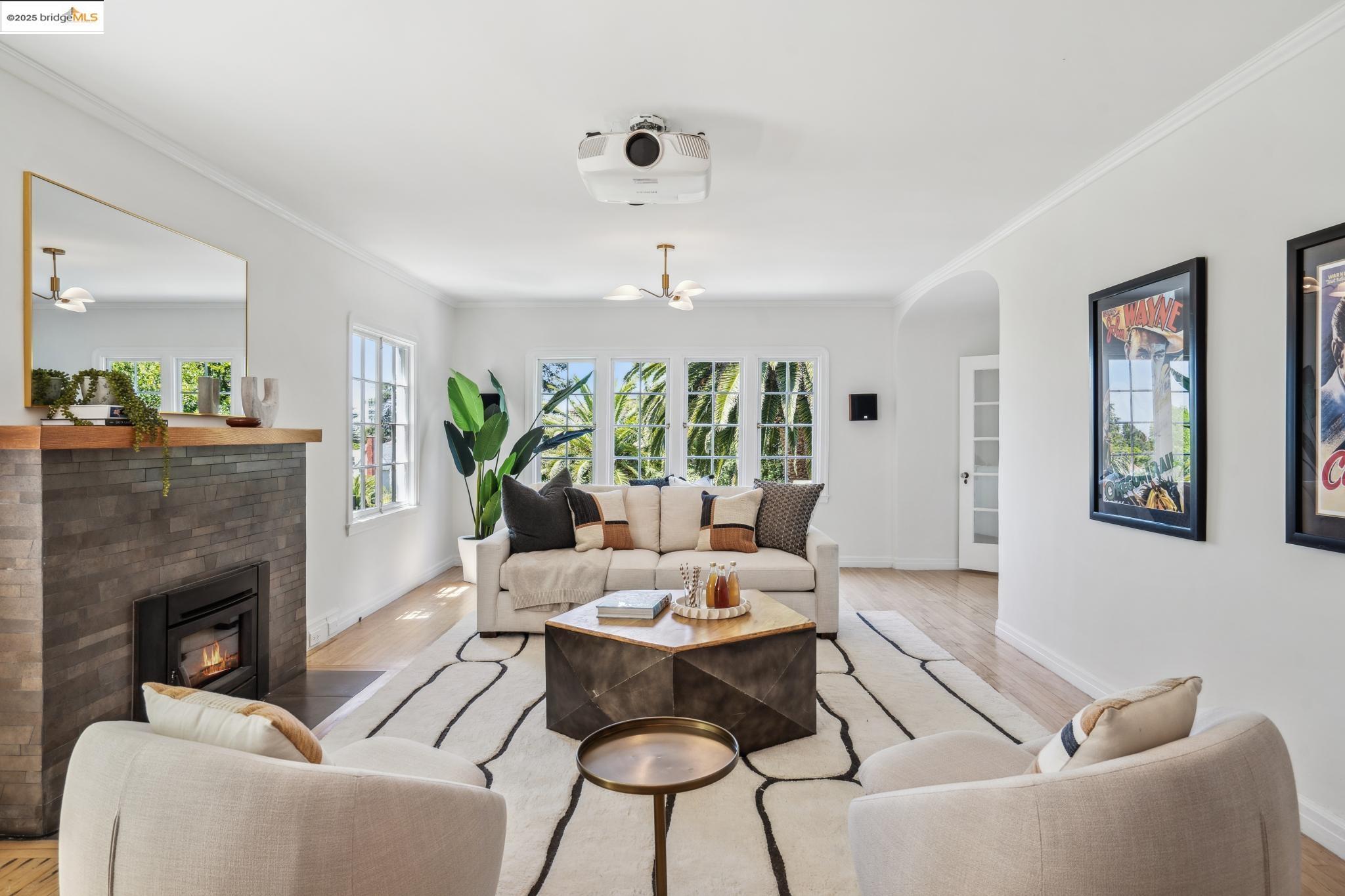 Detail Gallery Image 29 of 49 For 6051 Margarido Dr, Oakland,  CA 94618 - 5 Beds | 5/1 Baths