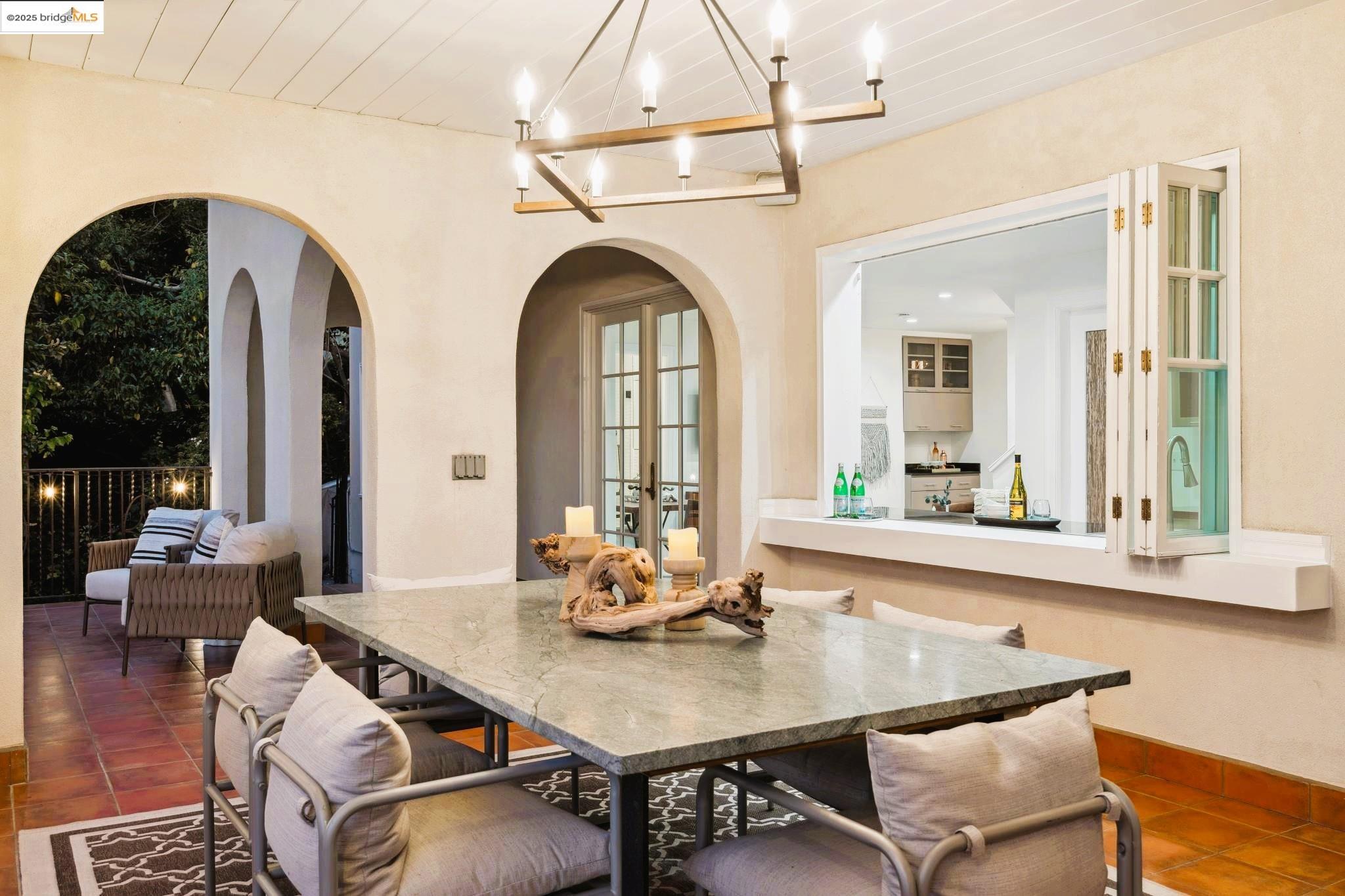 Detail Gallery Image 32 of 49 For 6051 Margarido Dr, Oakland,  CA 94618 - 5 Beds | 5/1 Baths