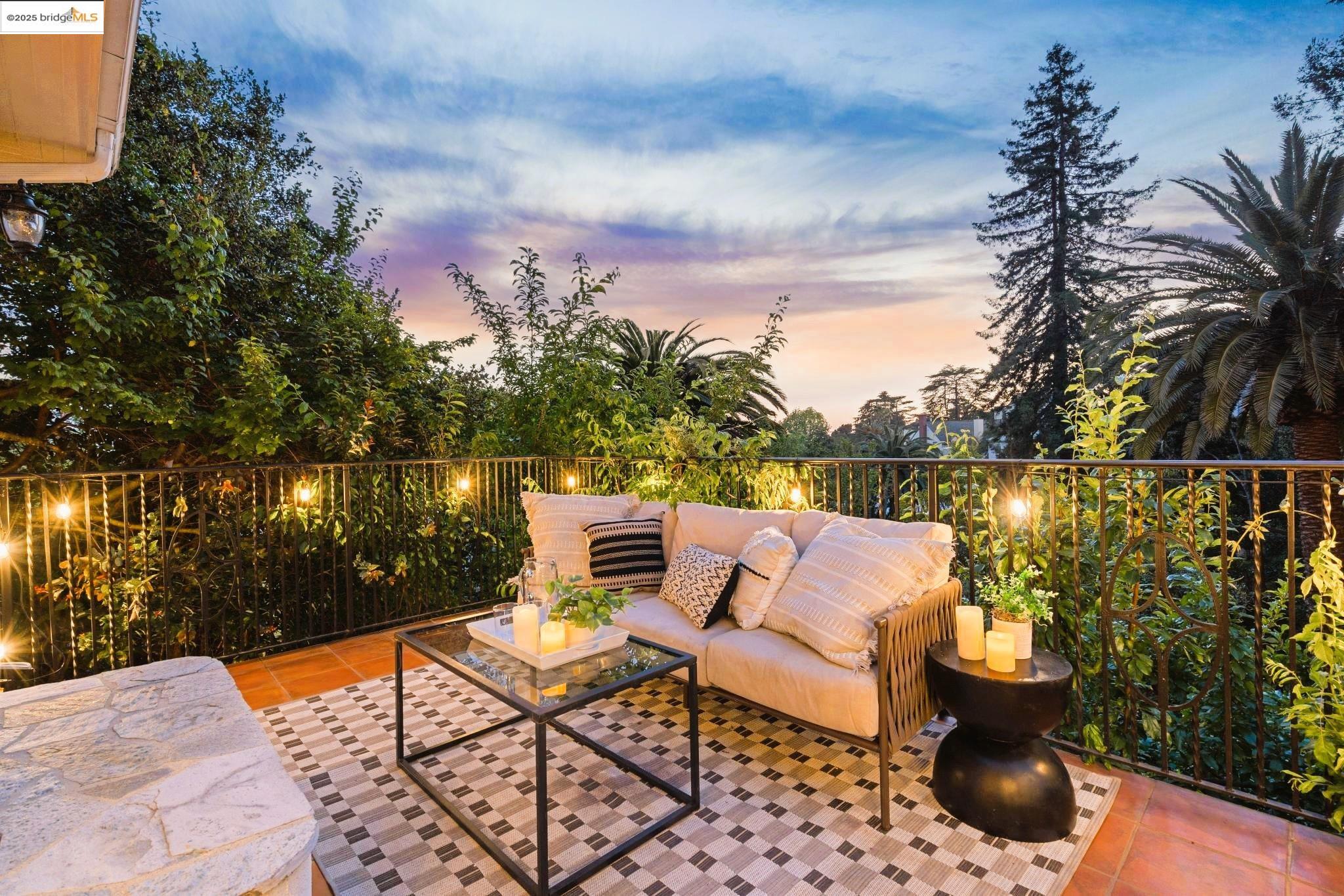 Detail Gallery Image 37 of 49 For 6051 Margarido Dr, Oakland,  CA 94618 - 5 Beds | 5/1 Baths