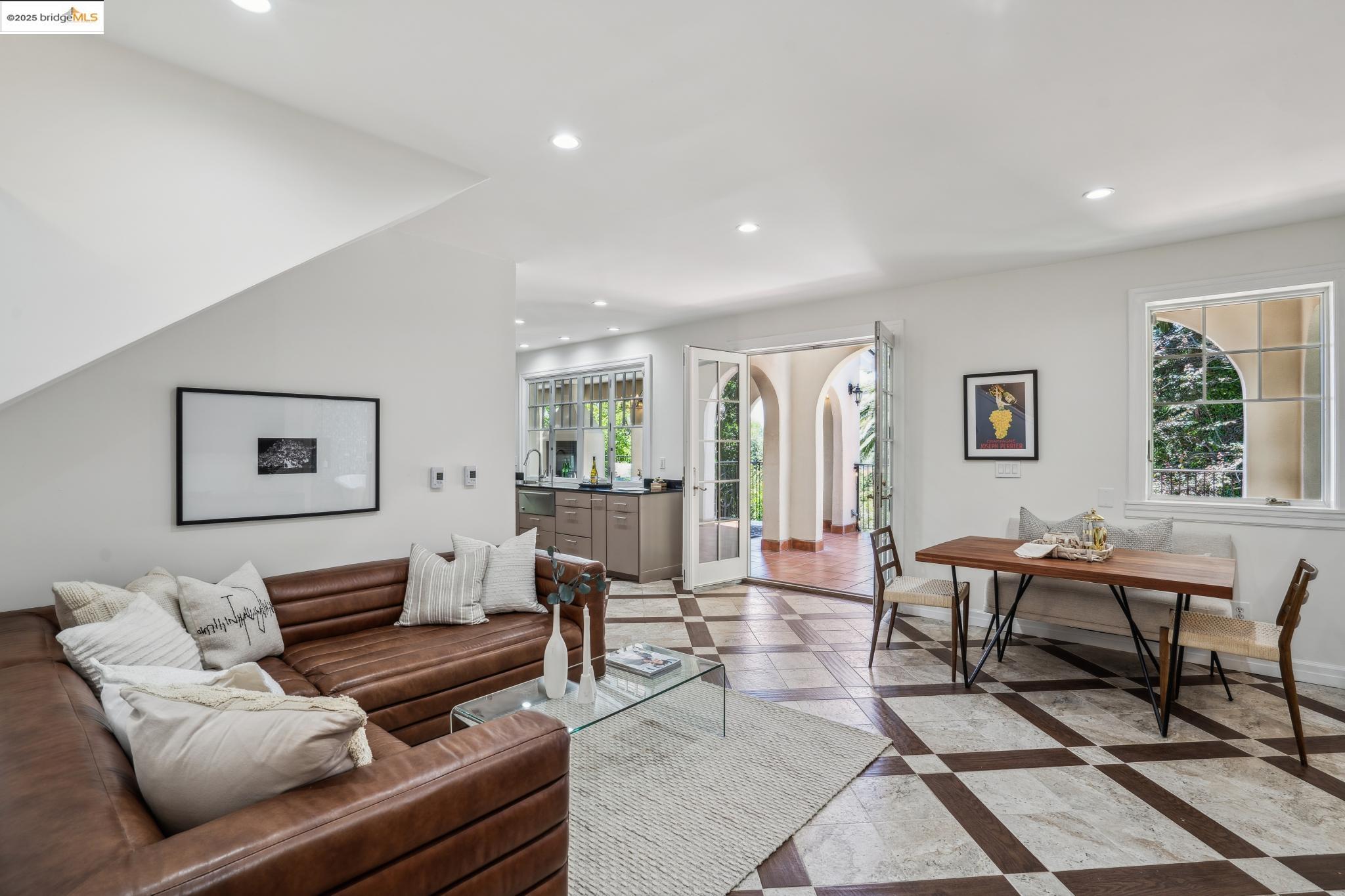 Detail Gallery Image 39 of 59 For 6051 Margarido Dr, Oakland,  CA 94618 - 5 Beds | 5/1 Baths