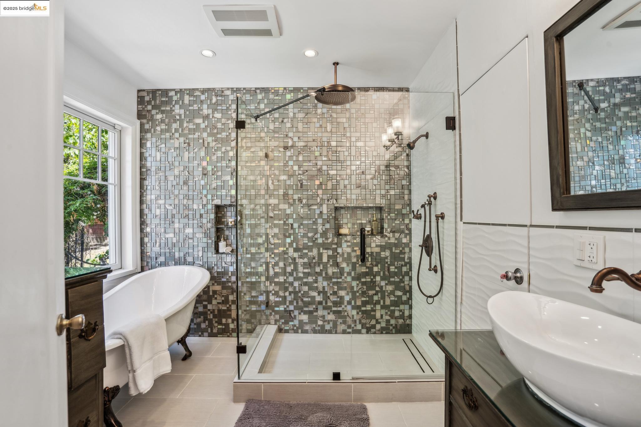 Detail Gallery Image 43 of 59 For 6051 Margarido Dr, Oakland,  CA 94618 - 5 Beds | 5/1 Baths