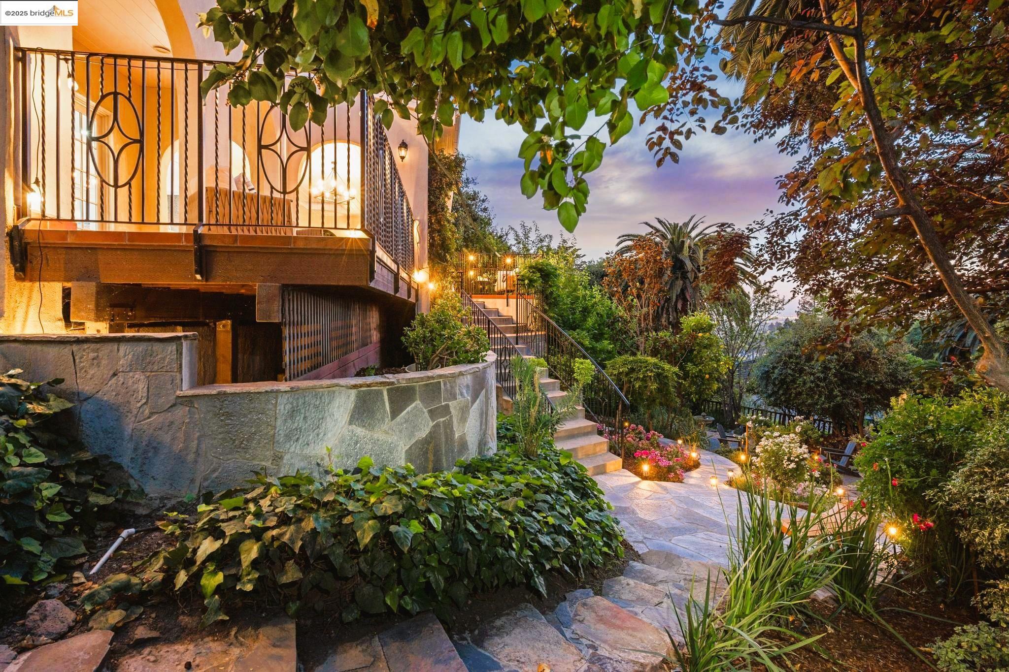 Detail Gallery Image 42 of 49 For 6051 Margarido Dr, Oakland,  CA 94618 - 5 Beds | 5/1 Baths