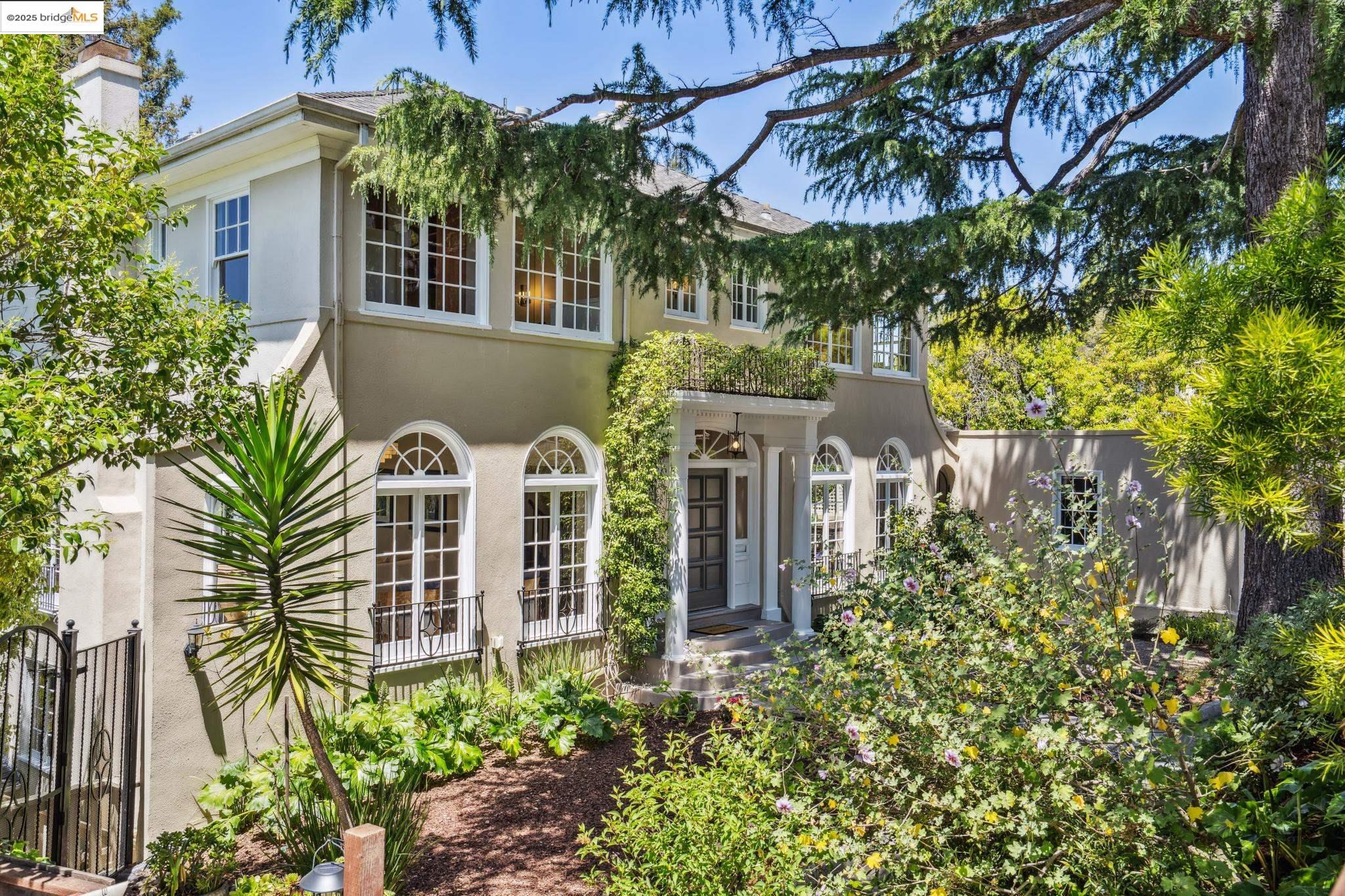 Detail Gallery Image 44 of 49 For 6051 Margarido Dr, Oakland,  CA 94618 - 5 Beds | 5/1 Baths