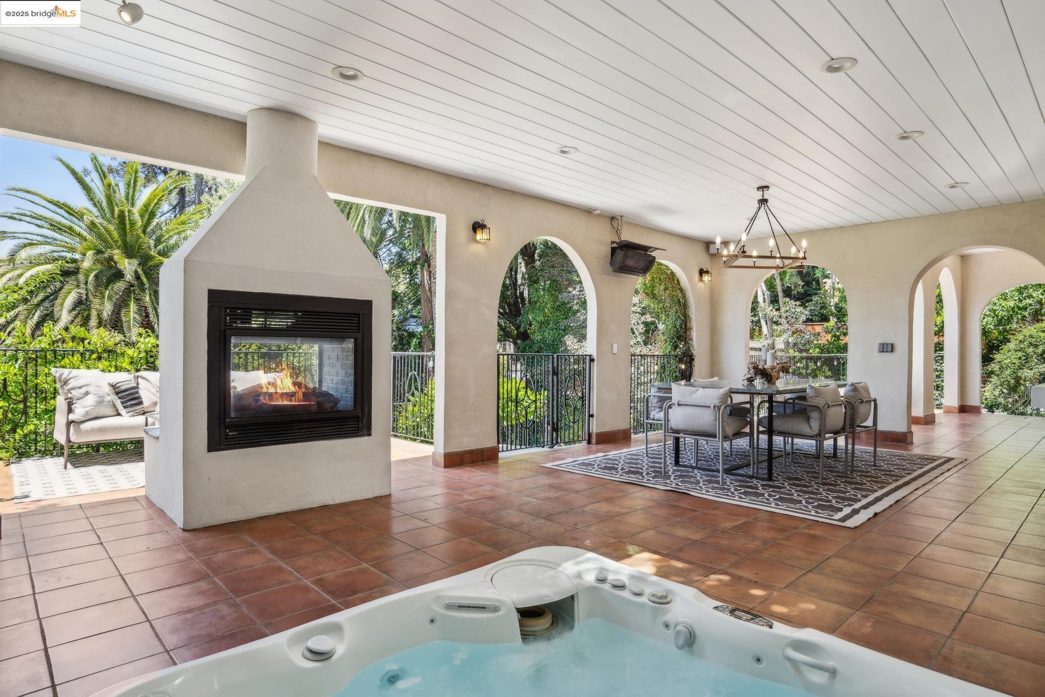 Detail Gallery Image 47 of 59 For 6051 Margarido Dr, Oakland,  CA 94618 - 5 Beds | 5/1 Baths