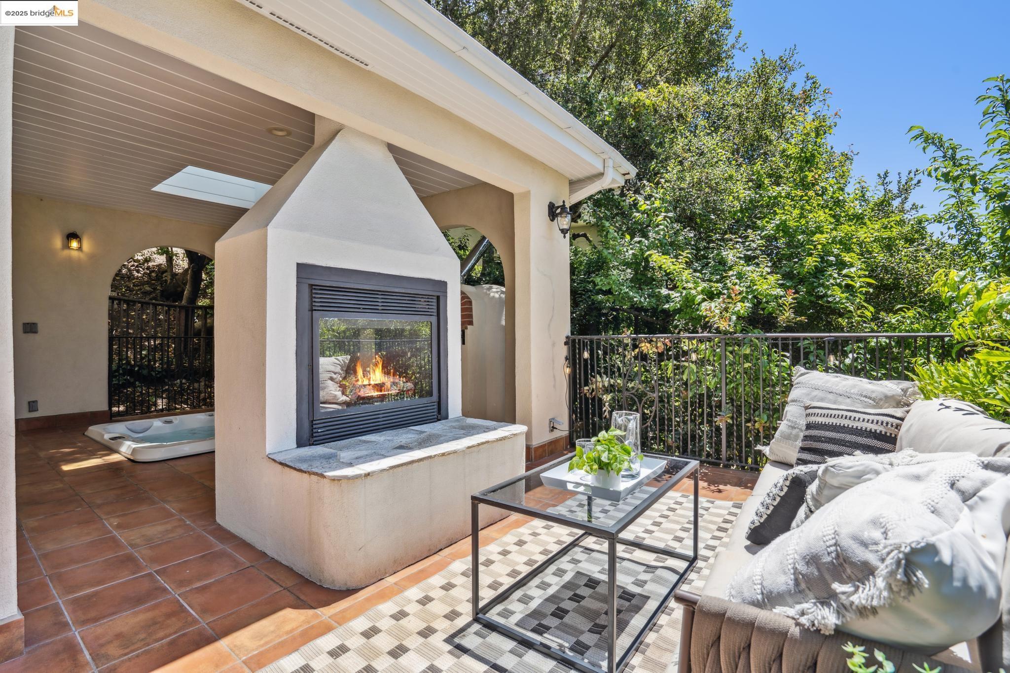 Detail Gallery Image 49 of 59 For 6051 Margarido Dr, Oakland,  CA 94618 - 5 Beds | 5/1 Baths