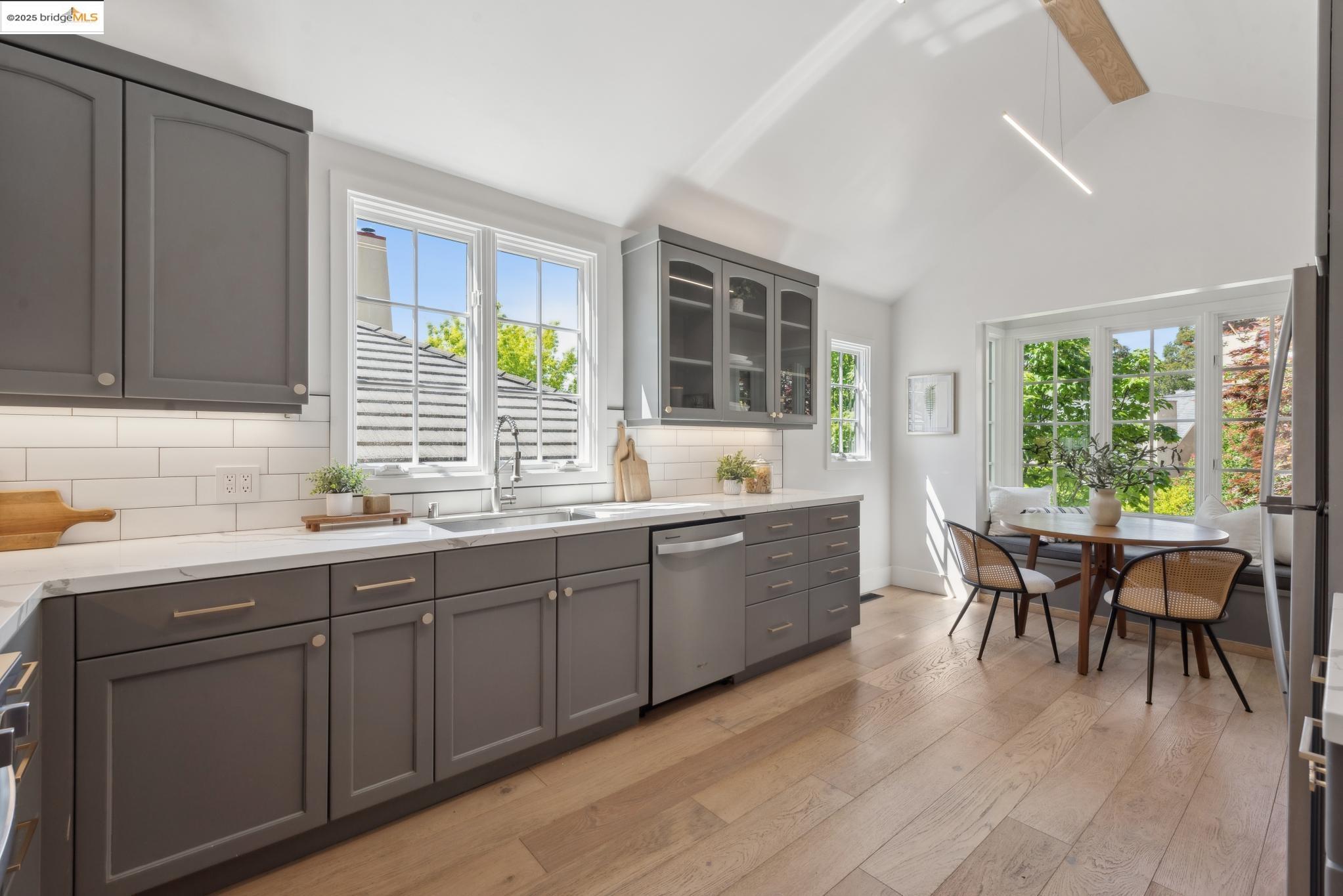 4825 Proctor Ave, Oakland, California 94618, 3 Bedrooms Bedrooms, 6 Rooms Rooms,2 BathroomsBathrooms,Residential,For Sale,4825 Proctor Ave,41097533