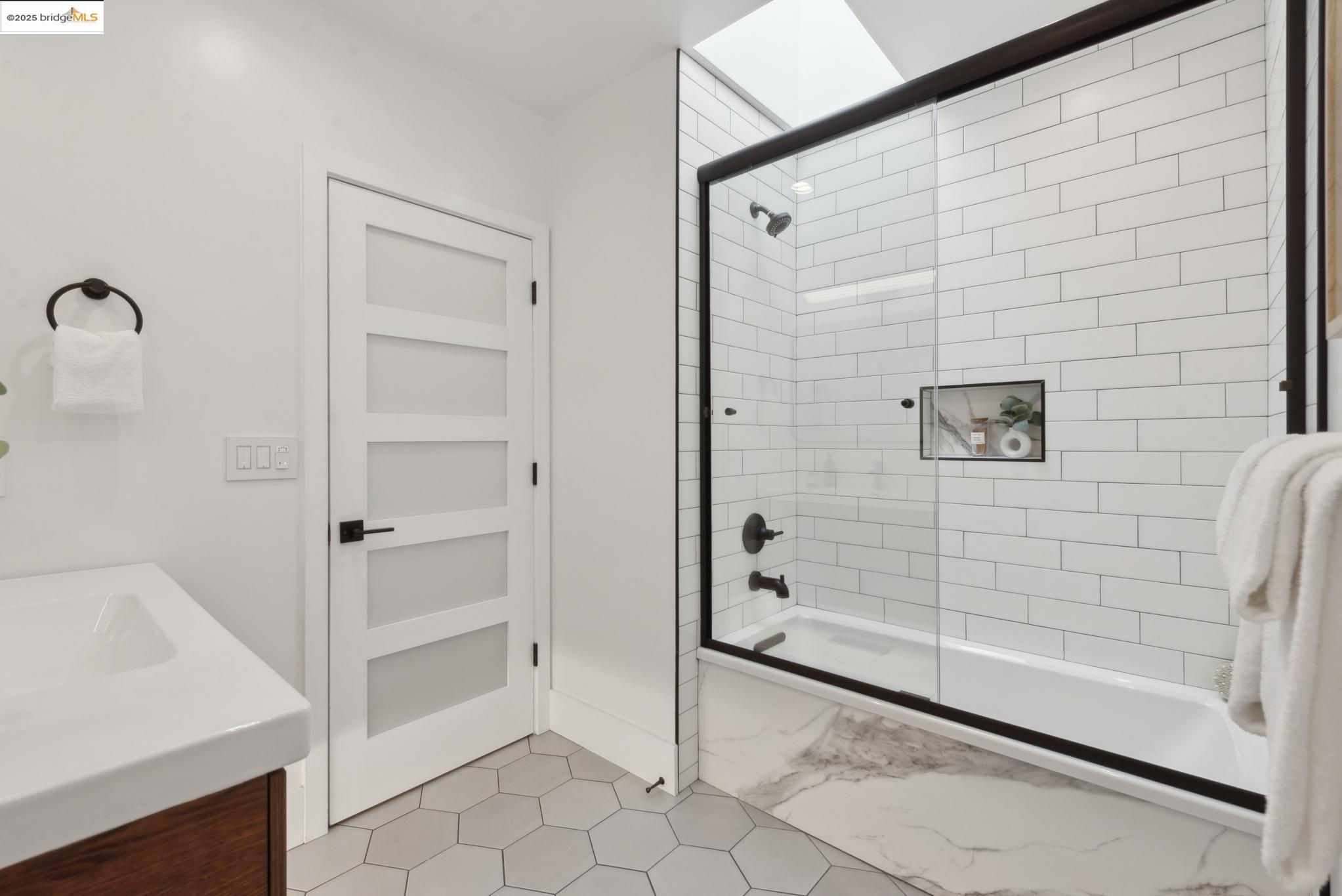 4825 Proctor Ave, Oakland, California 94618, 3 Bedrooms Bedrooms, 6 Rooms Rooms,2 BathroomsBathrooms,Residential,For Sale,4825 Proctor Ave,41097533