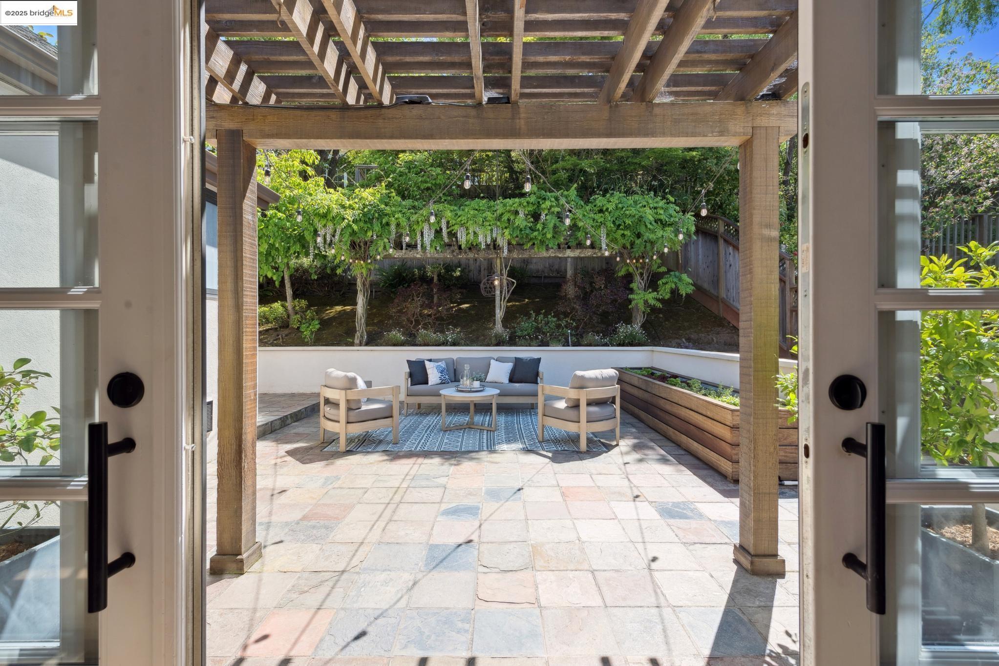 4825 Proctor Ave, Oakland, California 94618, 3 Bedrooms Bedrooms, 6 Rooms Rooms,2 BathroomsBathrooms,Residential,For Sale,4825 Proctor Ave,41097533