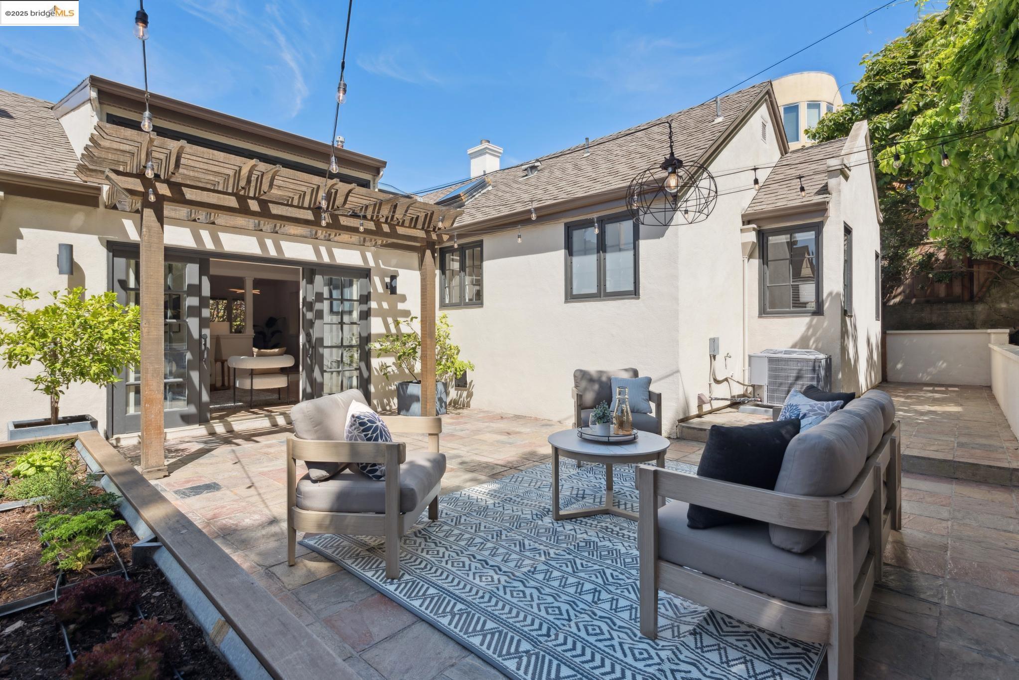 4825 Proctor Ave, Oakland, California 94618, 3 Bedrooms Bedrooms, 6 Rooms Rooms,2 BathroomsBathrooms,Residential,For Sale,4825 Proctor Ave,41097533