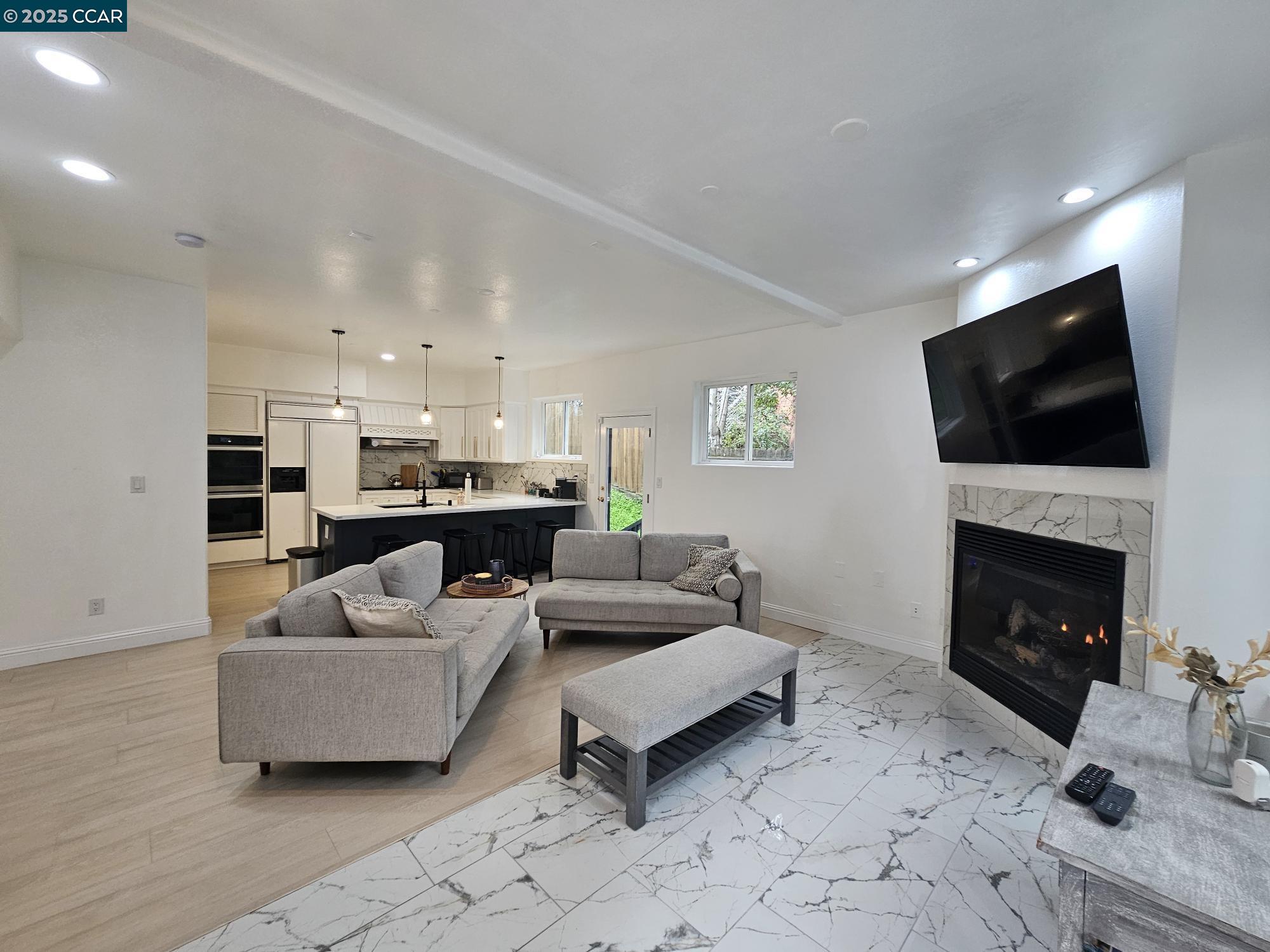 Detail Gallery Image 12 of 51 For 2785 Butters Dr, Oakland,  CA 94602 - 4 Beds | 3/1 Baths