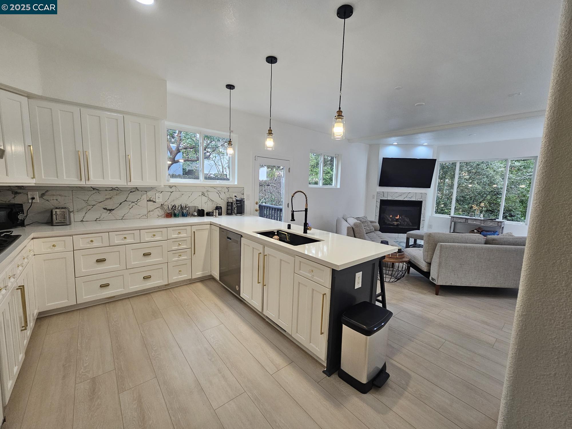 Detail Gallery Image 16 of 51 For 2785 Butters Dr, Oakland,  CA 94602 - 4 Beds | 3/1 Baths