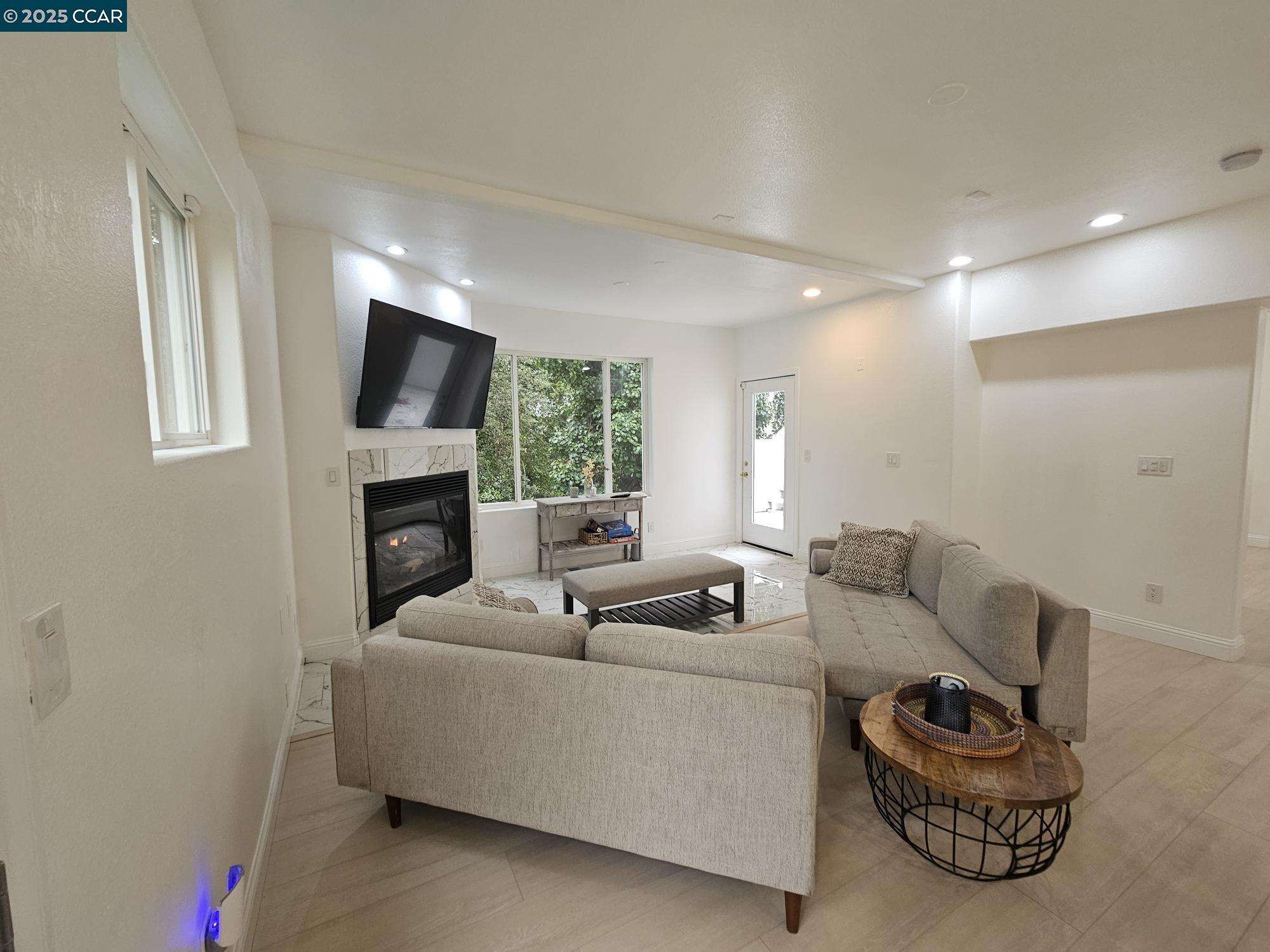 Detail Gallery Image 20 of 51 For 2785 Butters Dr, Oakland,  CA 94602 - 4 Beds | 3/1 Baths