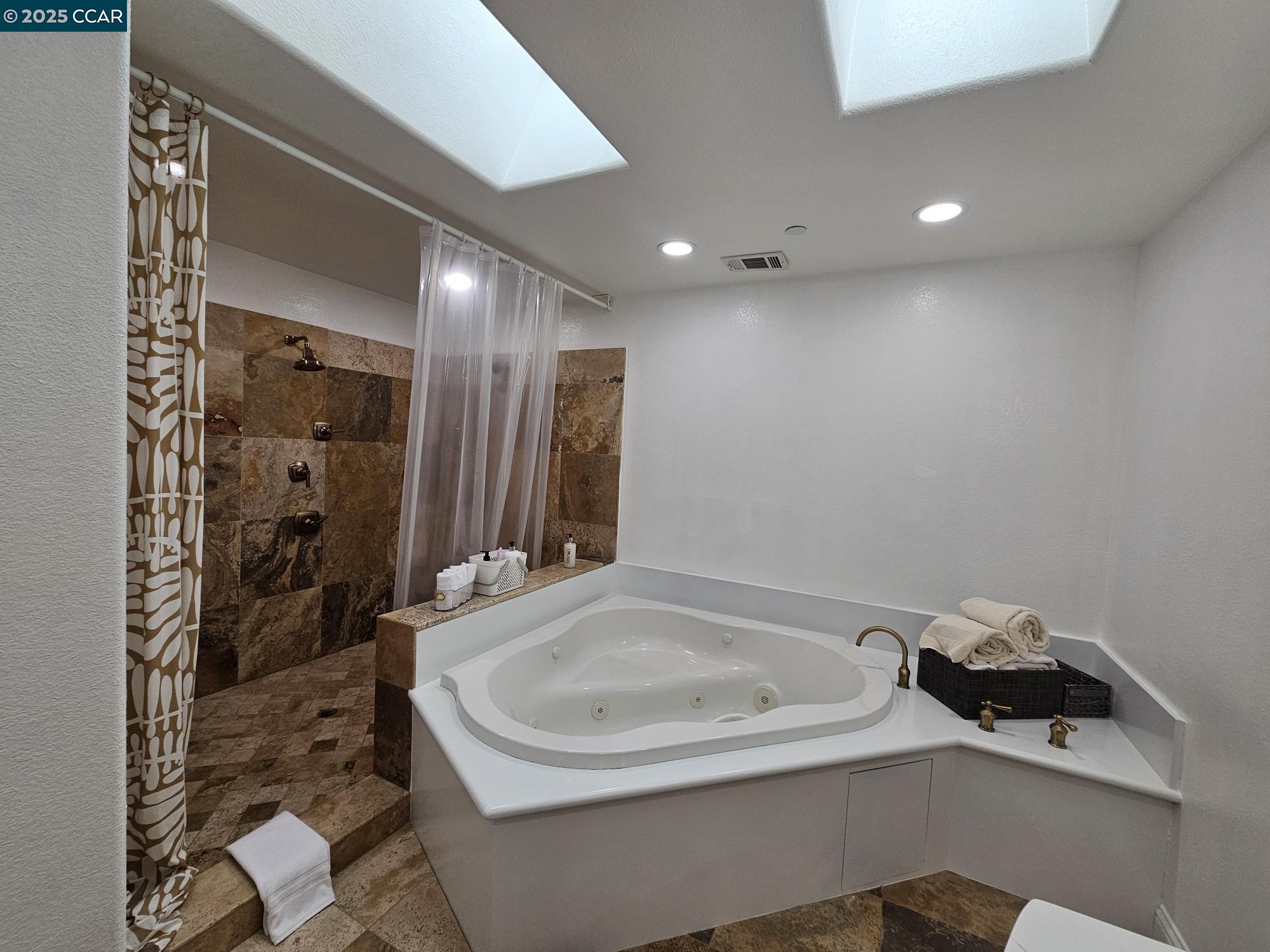 Detail Gallery Image 32 of 51 For 2785 Butters Dr, Oakland,  CA 94602 - 4 Beds | 3/1 Baths