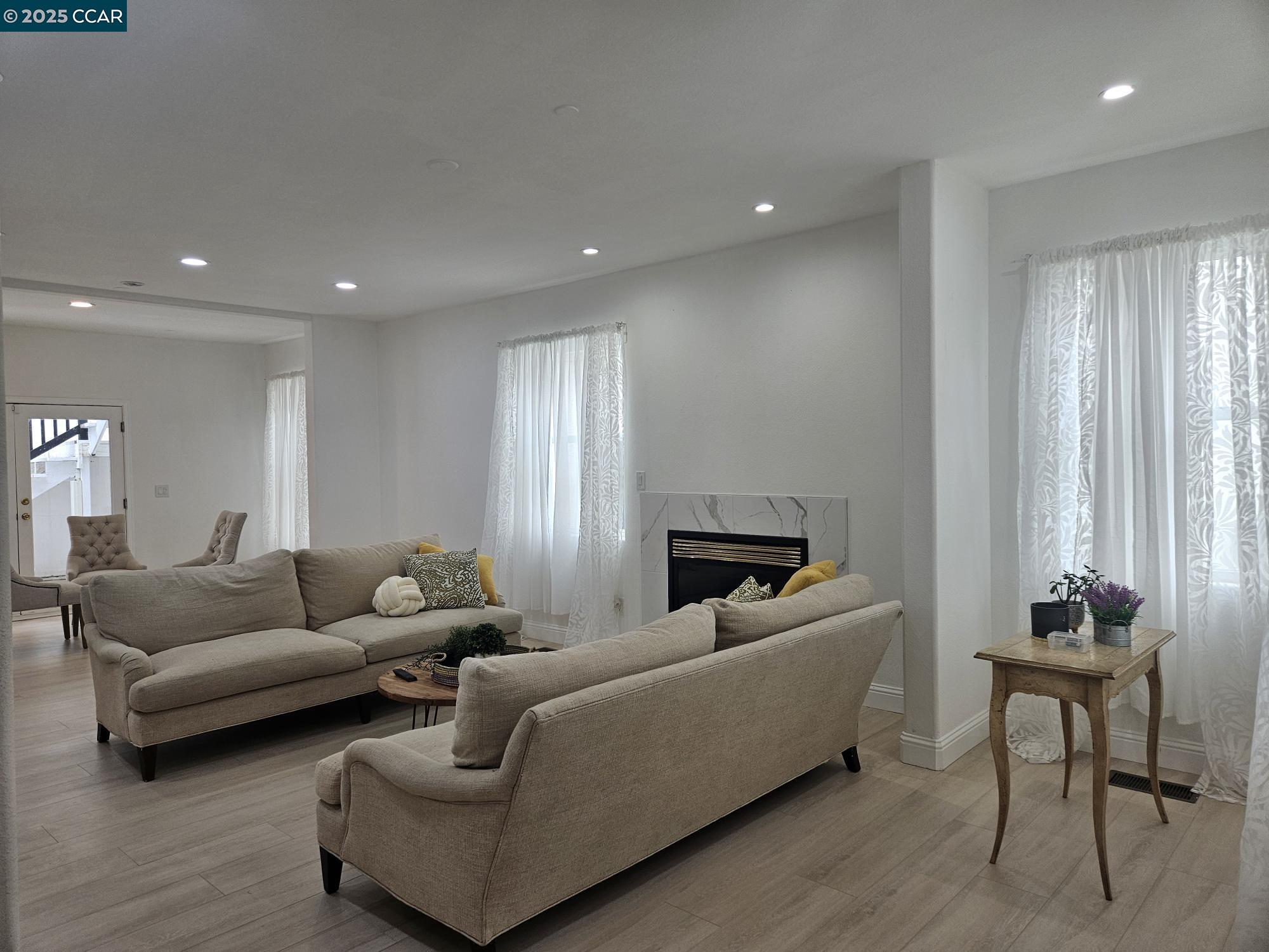 Detail Gallery Image 5 of 51 For 2785 Butters Dr, Oakland,  CA 94602 - 4 Beds | 3/1 Baths