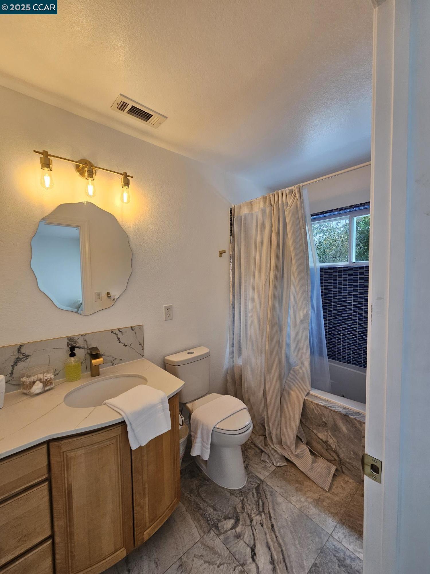 Detail Gallery Image 43 of 51 For 2785 Butters Dr, Oakland,  CA 94602 - 4 Beds | 3/1 Baths