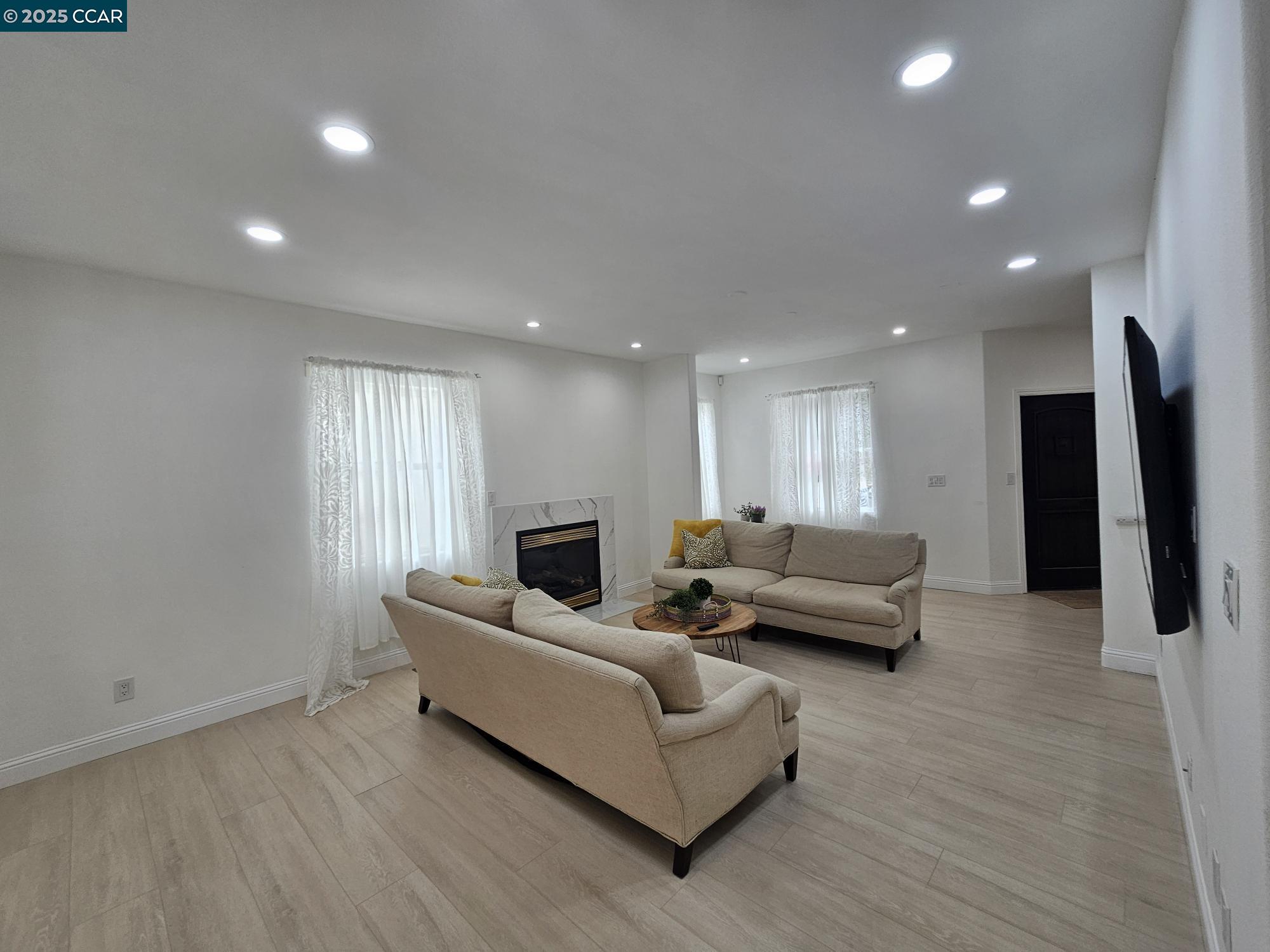 Detail Gallery Image 7 of 51 For 2785 Butters Dr, Oakland,  CA 94602 - 4 Beds | 3/1 Baths
