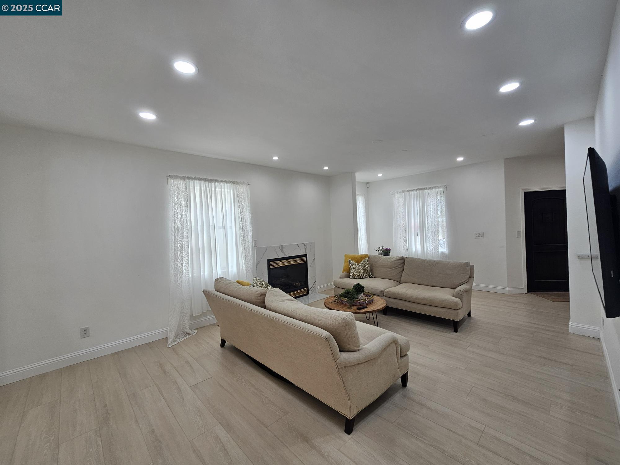 Detail Gallery Image 8 of 51 For 2785 Butters Dr, Oakland,  CA 94602 - 4 Beds | 3/1 Baths