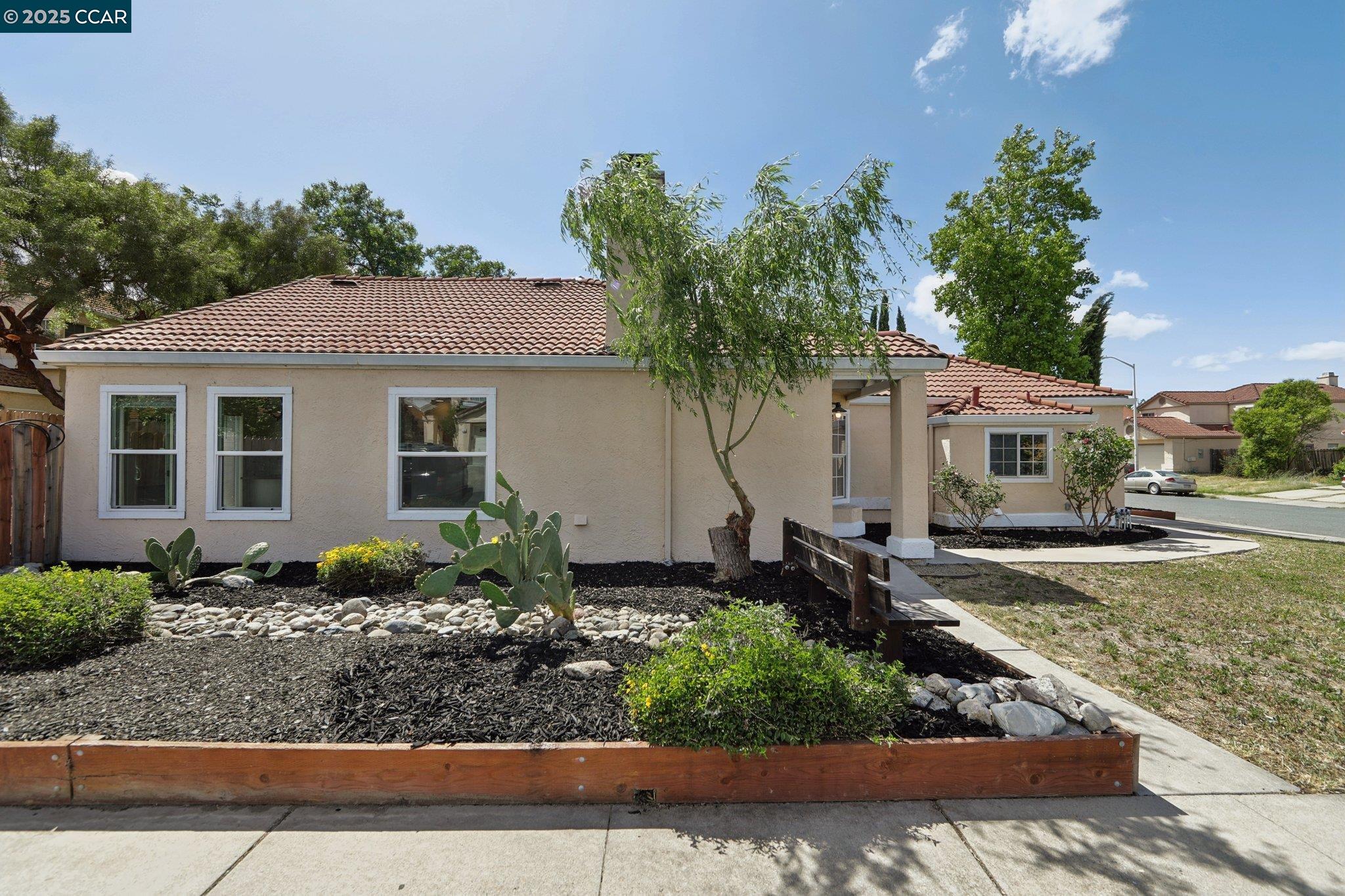 Detail Gallery Image 3 of 36 For 4464 Pampas Cir, Antioch,  CA 94531 - 3 Beds | 2 Baths