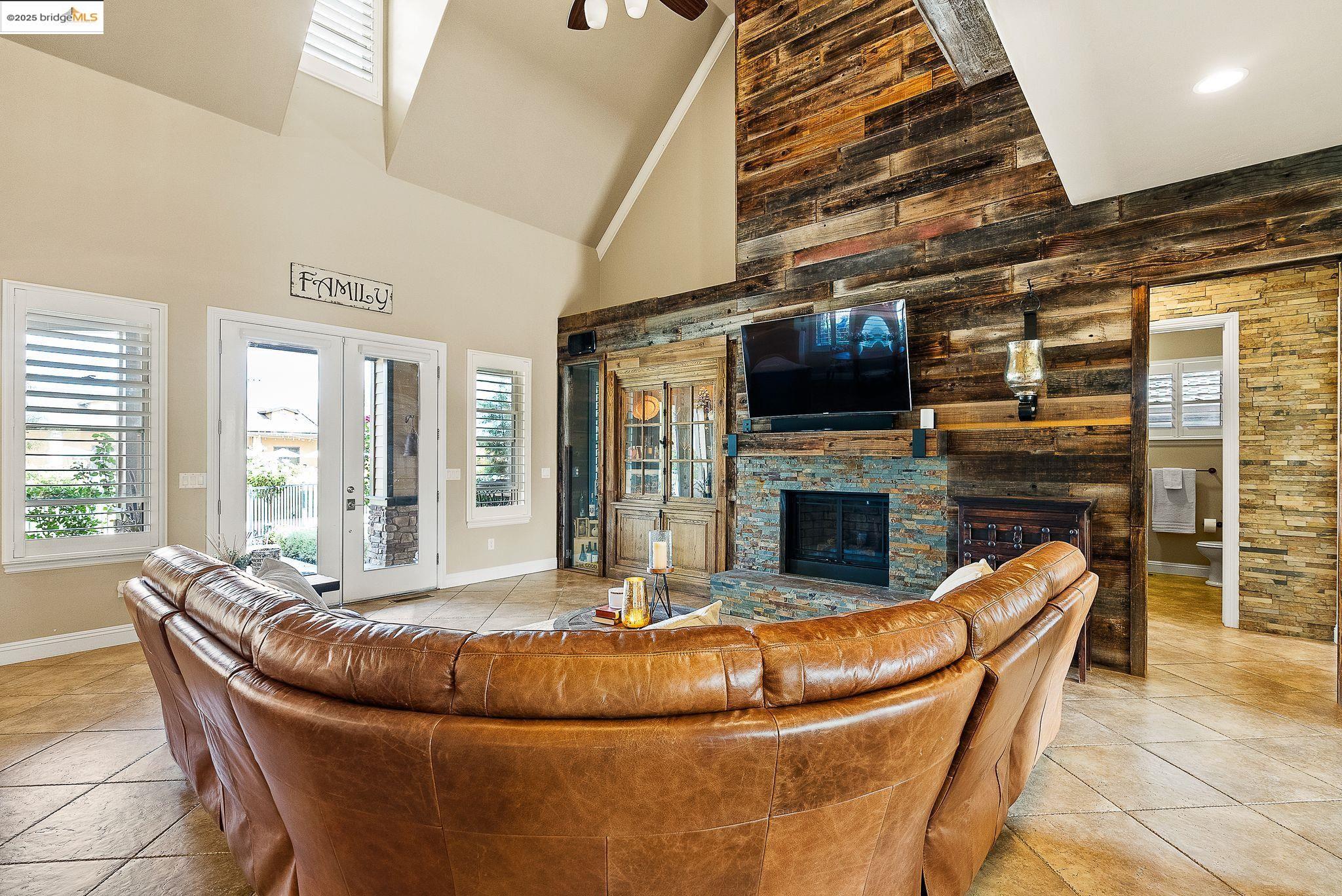 Detail Gallery Image 12 of 60 For 3501 Byer Road, Byron,  CA 94514-1506 - 4 Beds | 4 Baths