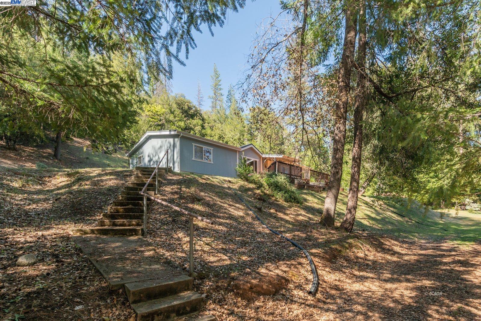 Detail Gallery Image 2 of 50 For 430 Bridge Rd, Douglas City,  CA 96024 - 3 Beds | 2 Baths