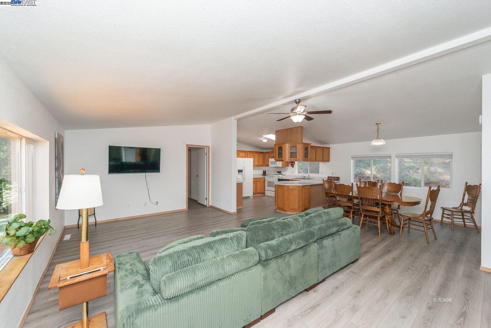 Detail Gallery Image 4 of 50 For 430 Bridge Rd, Douglas City,  CA 96024 - 3 Beds | 2 Baths
