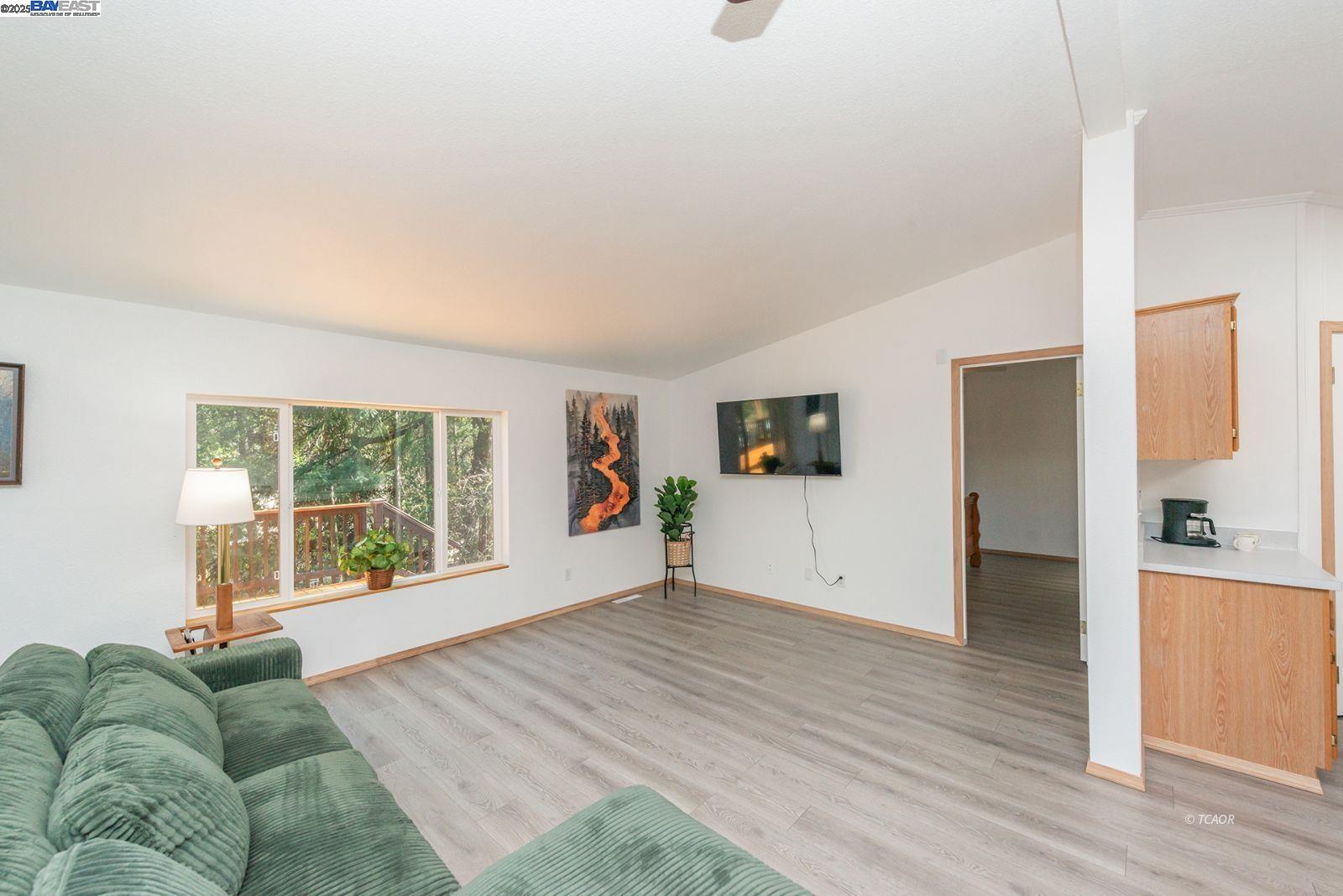 Detail Gallery Image 6 of 50 For 430 Bridge Rd, Douglas City,  CA 96024 - 3 Beds | 2 Baths