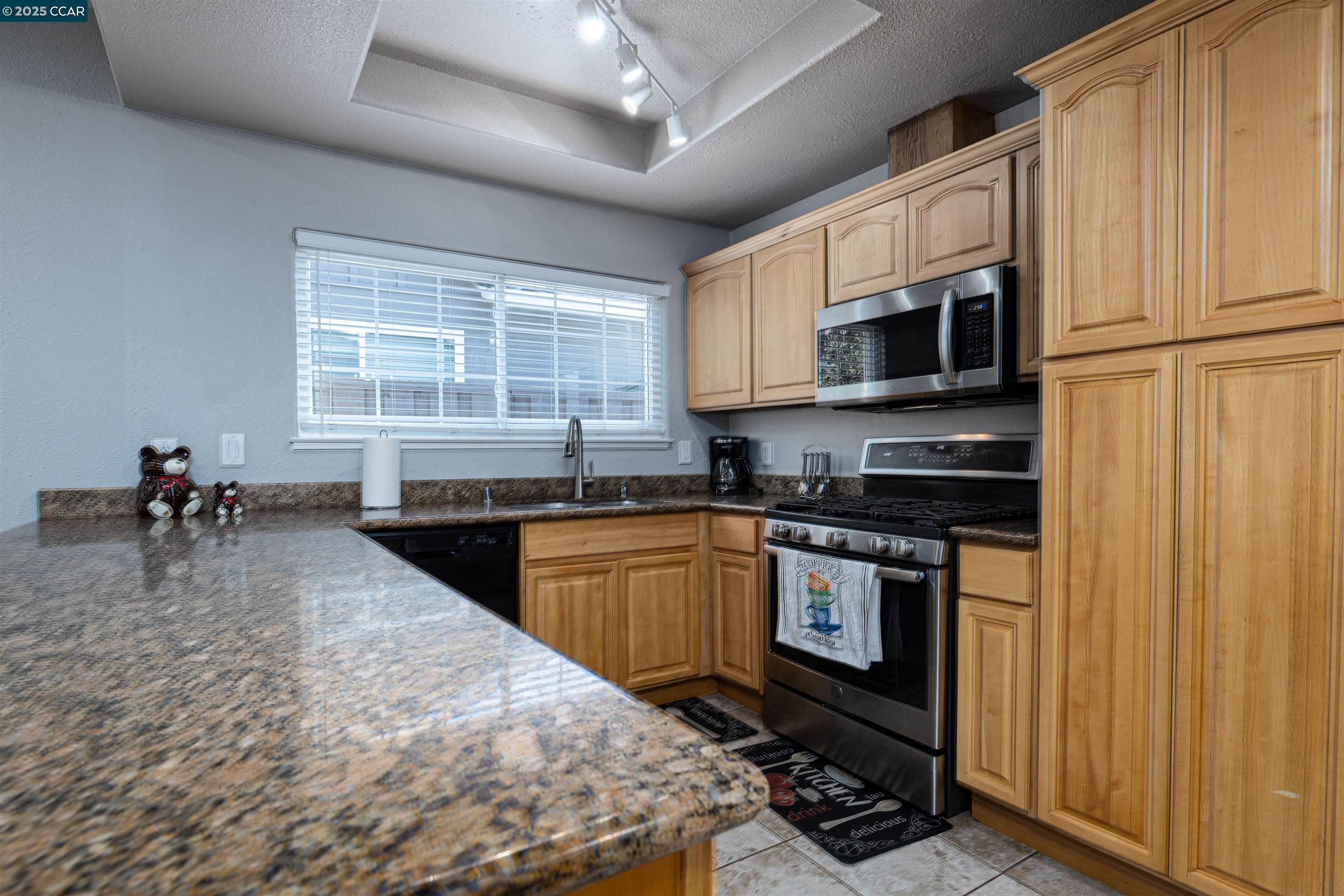 Detail Gallery Image 8 of 34 For 4852 Regents Park Ln, Fremont,  CA 94538 - 3 Beds | 2 Baths