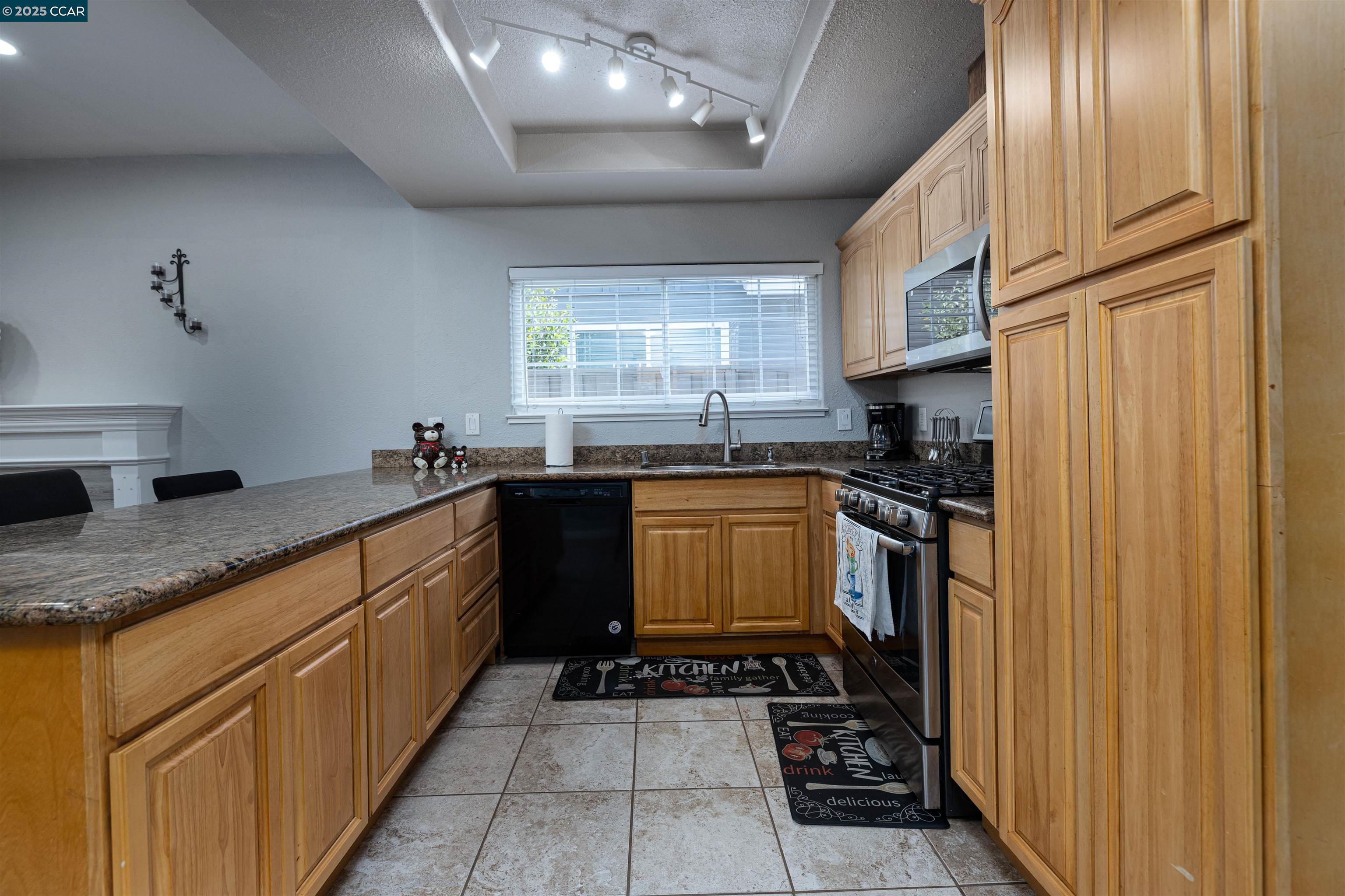 Detail Gallery Image 9 of 34 For 4852 Regents Park Ln, Fremont,  CA 94538 - 3 Beds | 2 Baths