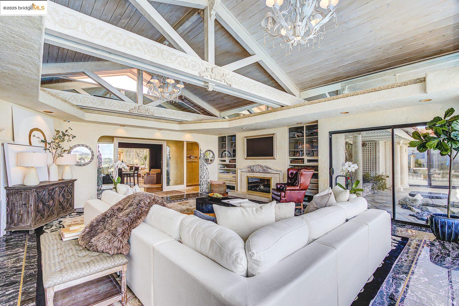 Detail Gallery Image 11 of 47 For 4146 Canyon Rd, Lafayette,  CA 94549 - 4 Beds | 7 Baths
