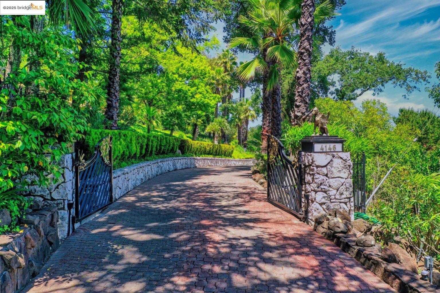 Detail Gallery Image 4 of 47 For 4146 Canyon Rd, Lafayette,  CA 94549 - 4 Beds | 7 Baths