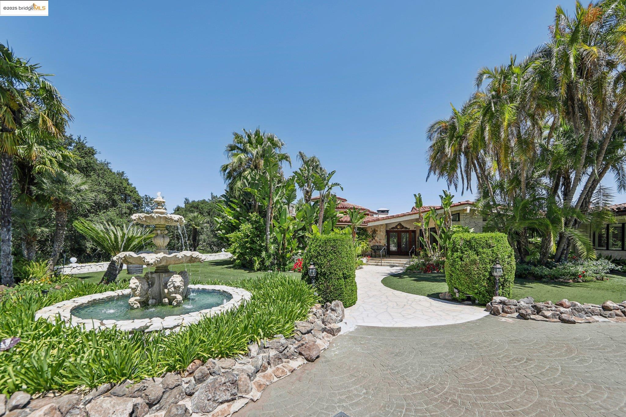 Detail Gallery Image 5 of 47 For 4146 Canyon Rd, Lafayette,  CA 94549 - 4 Beds | 7 Baths