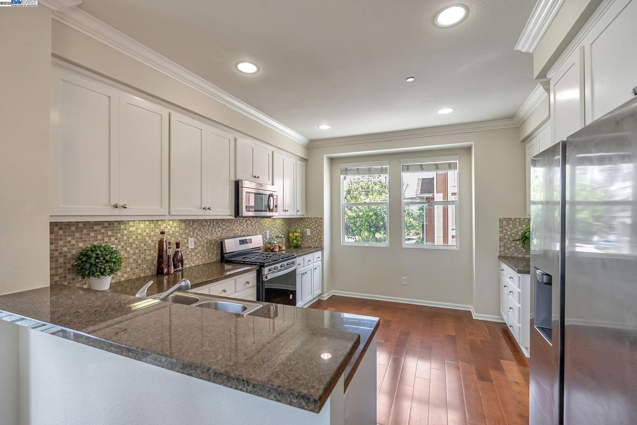 Detail Gallery Image 11 of 37 For 4432 Hyde Cmn, Fremont,  CA 94538 - 4 Beds | 3/1 Baths