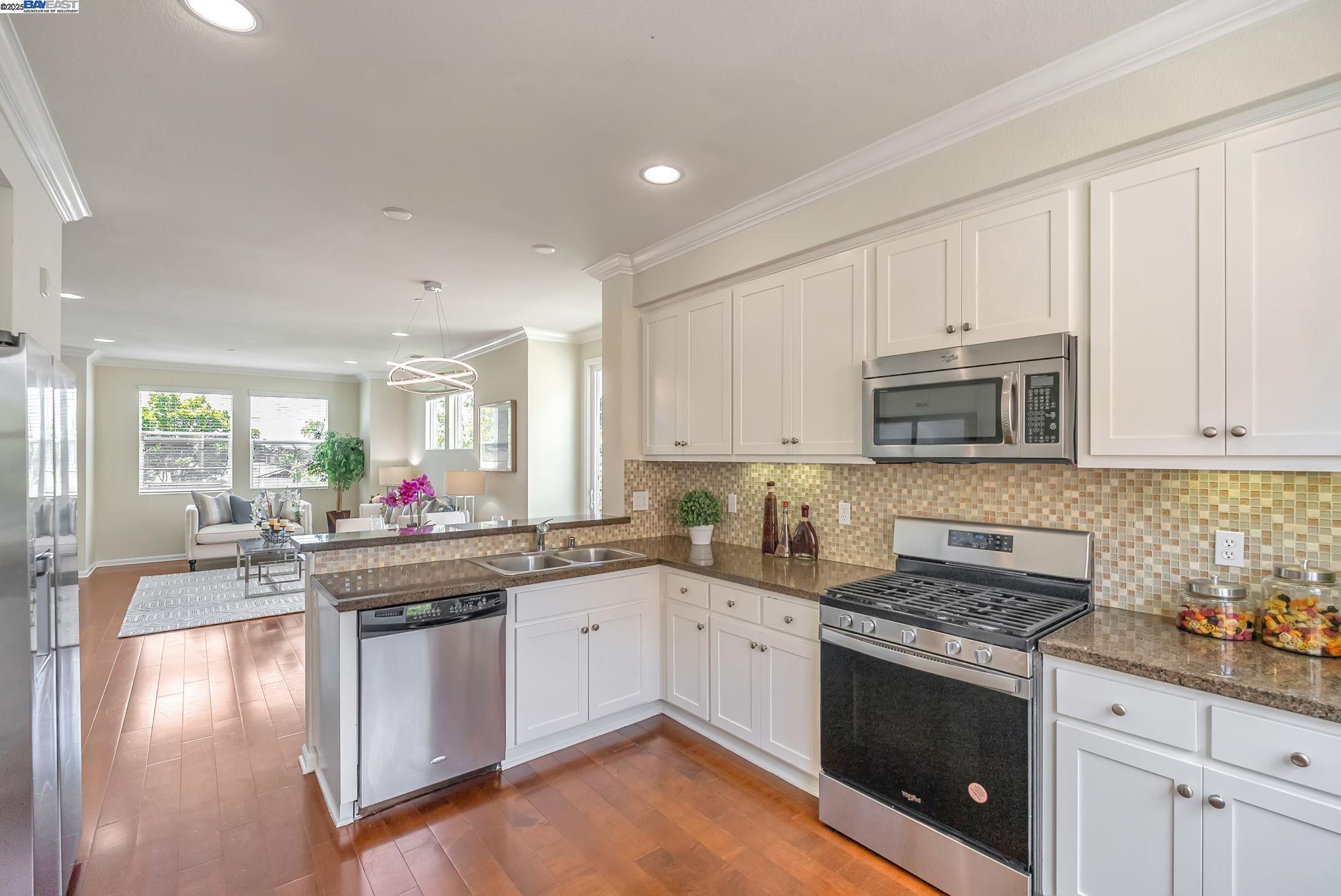 Detail Gallery Image 9 of 37 For 4432 Hyde Cmn, Fremont,  CA 94538 - 4 Beds | 3/1 Baths