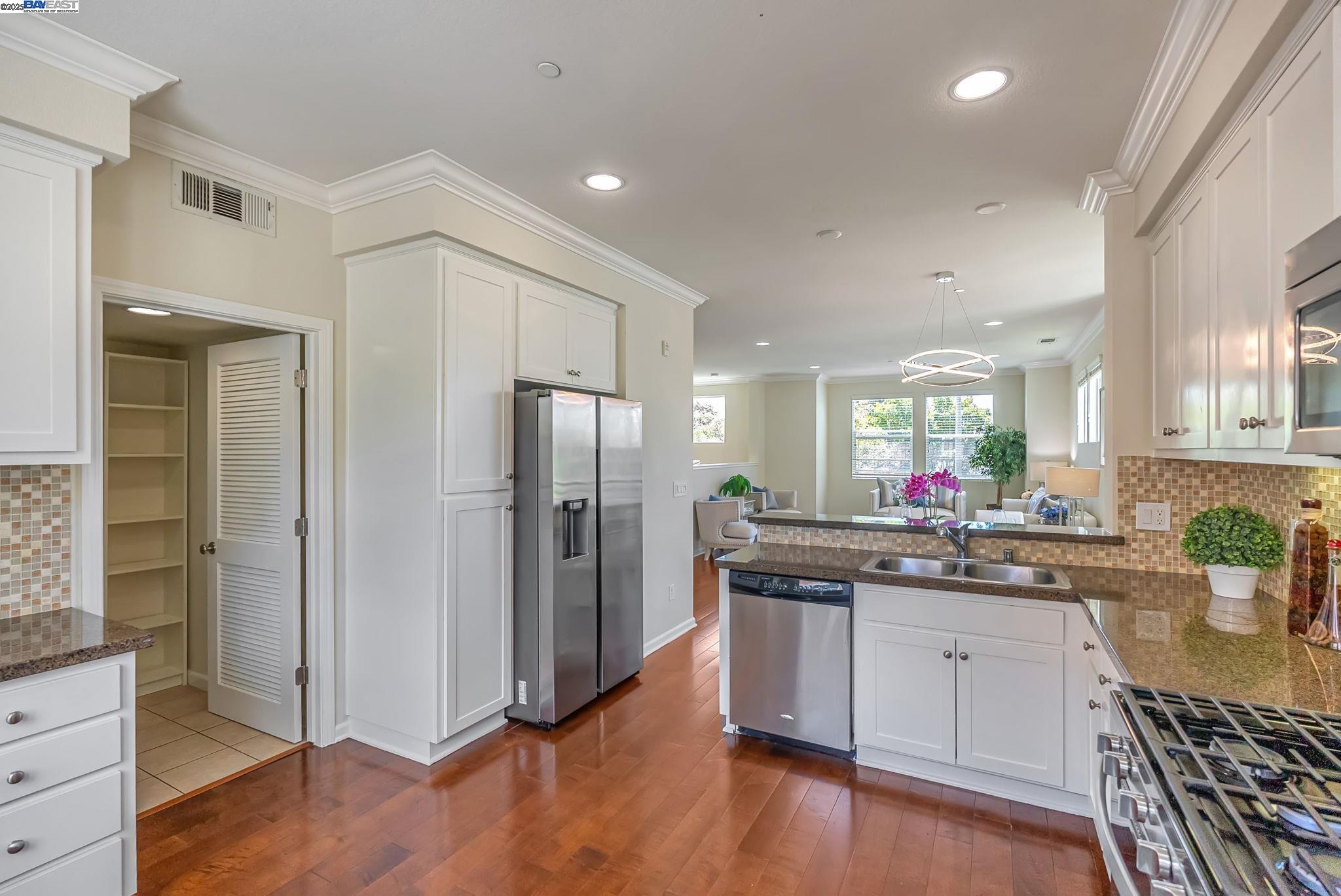 Detail Gallery Image 10 of 37 For 4432 Hyde Cmn, Fremont,  CA 94538 - 4 Beds | 3/1 Baths