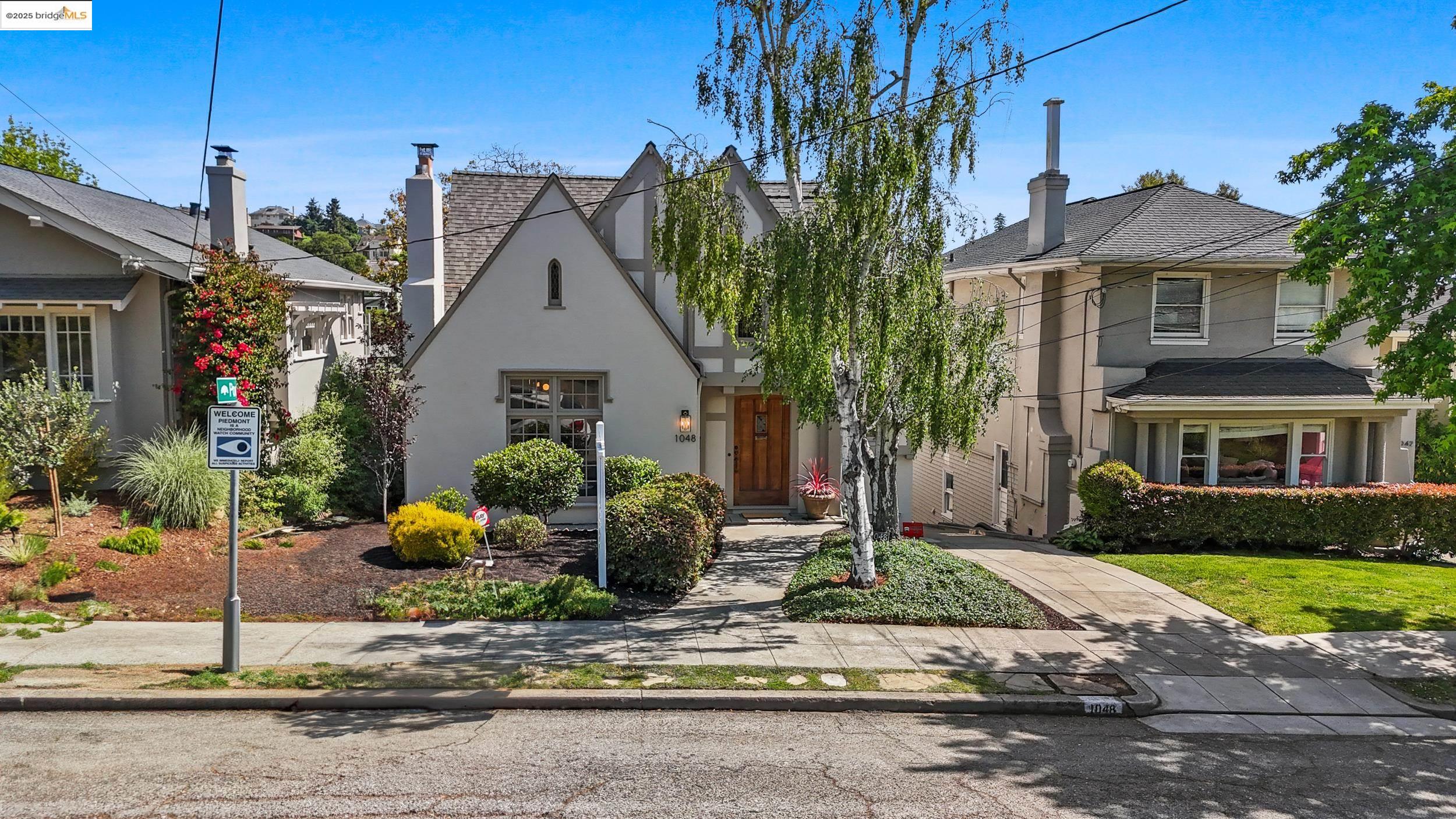 1048 Annerley Rd, Oakland, California 94610, 5 Bedrooms Bedrooms, 7 Rooms Rooms,3 BathroomsBathrooms,Residential,For Sale,1048 Annerley Rd,41097554