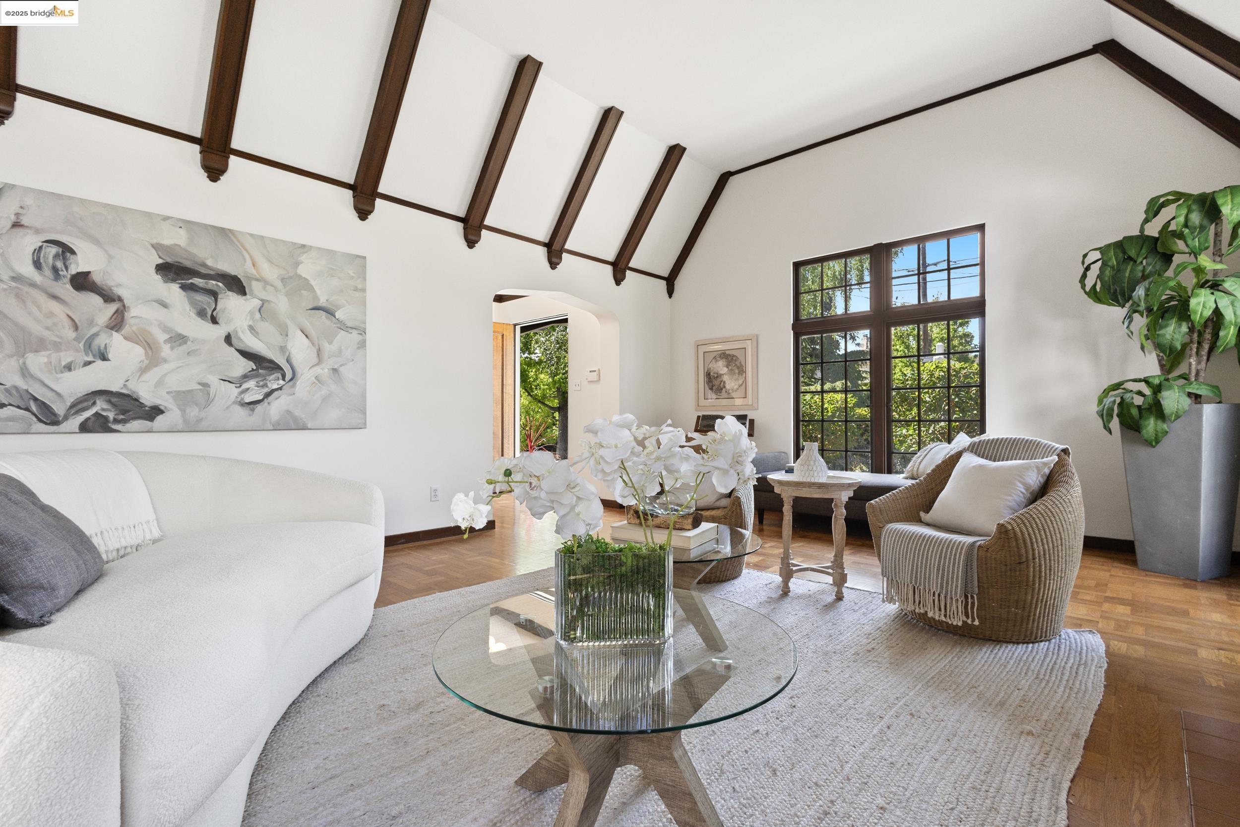 1048 Annerley Rd, Oakland, California 94610, 5 Bedrooms Bedrooms, 7 Rooms Rooms,3 BathroomsBathrooms,Residential,For Sale,1048 Annerley Rd,41097554