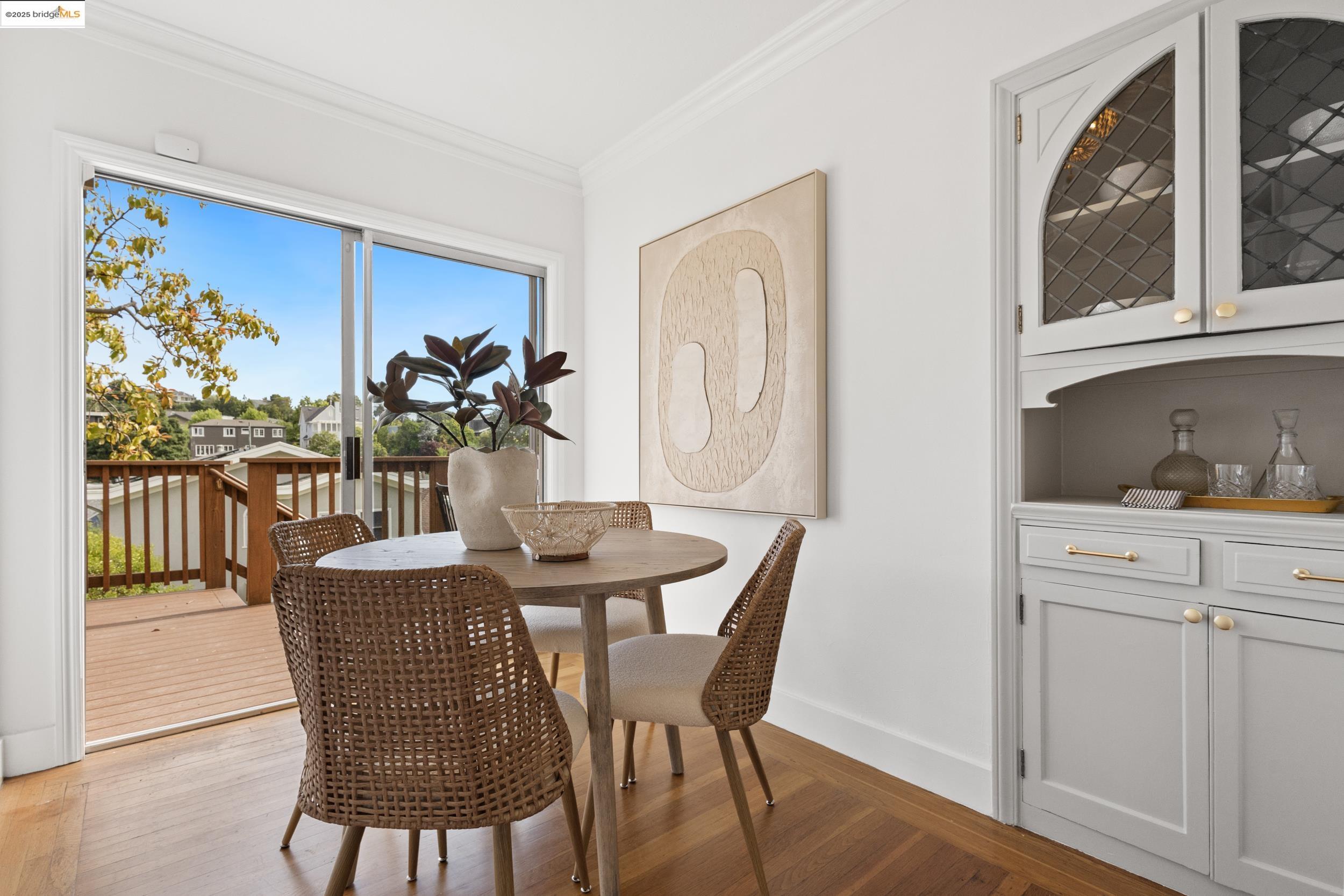 1048 Annerley Rd, Oakland, California 94610, 5 Bedrooms Bedrooms, 7 Rooms Rooms,3 BathroomsBathrooms,Residential,For Sale,1048 Annerley Rd,41097554