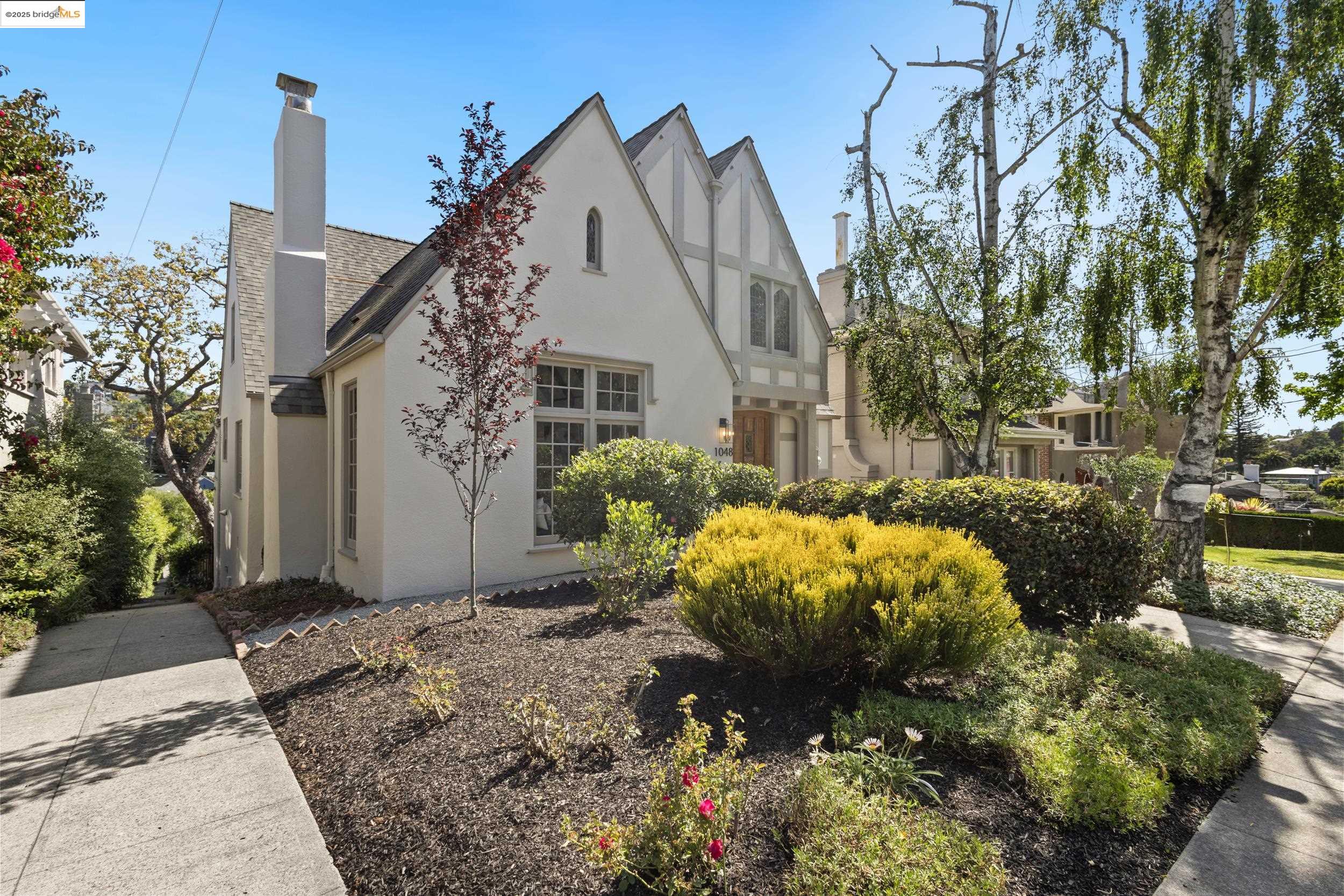 1048 Annerley Rd, Oakland, California 94610, 5 Bedrooms Bedrooms, 7 Rooms Rooms,3 BathroomsBathrooms,Residential,For Sale,1048 Annerley Rd,41097554