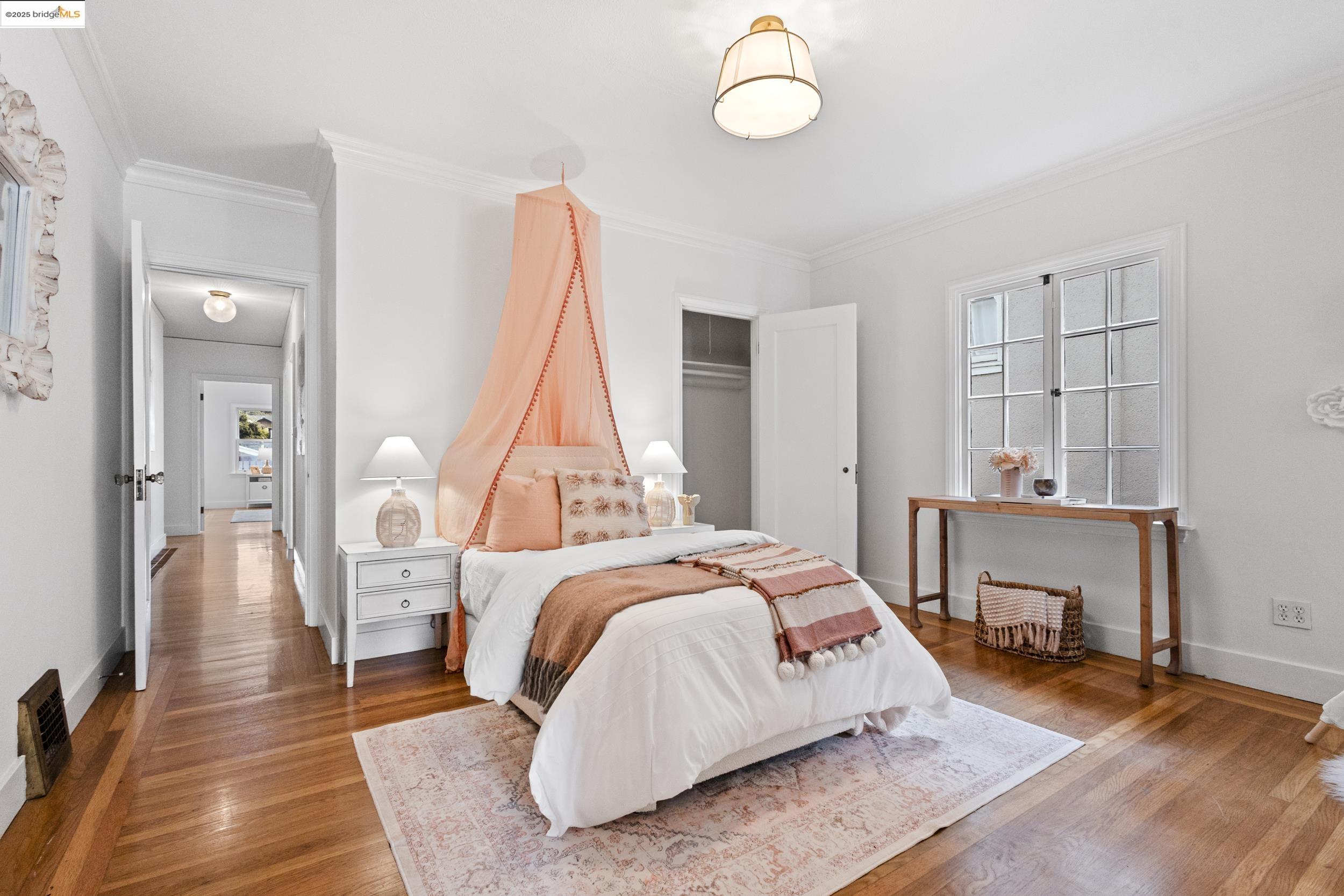 1048 Annerley Rd, Oakland, California 94610, 5 Bedrooms Bedrooms, 7 Rooms Rooms,3 BathroomsBathrooms,Residential,For Sale,1048 Annerley Rd,41097554