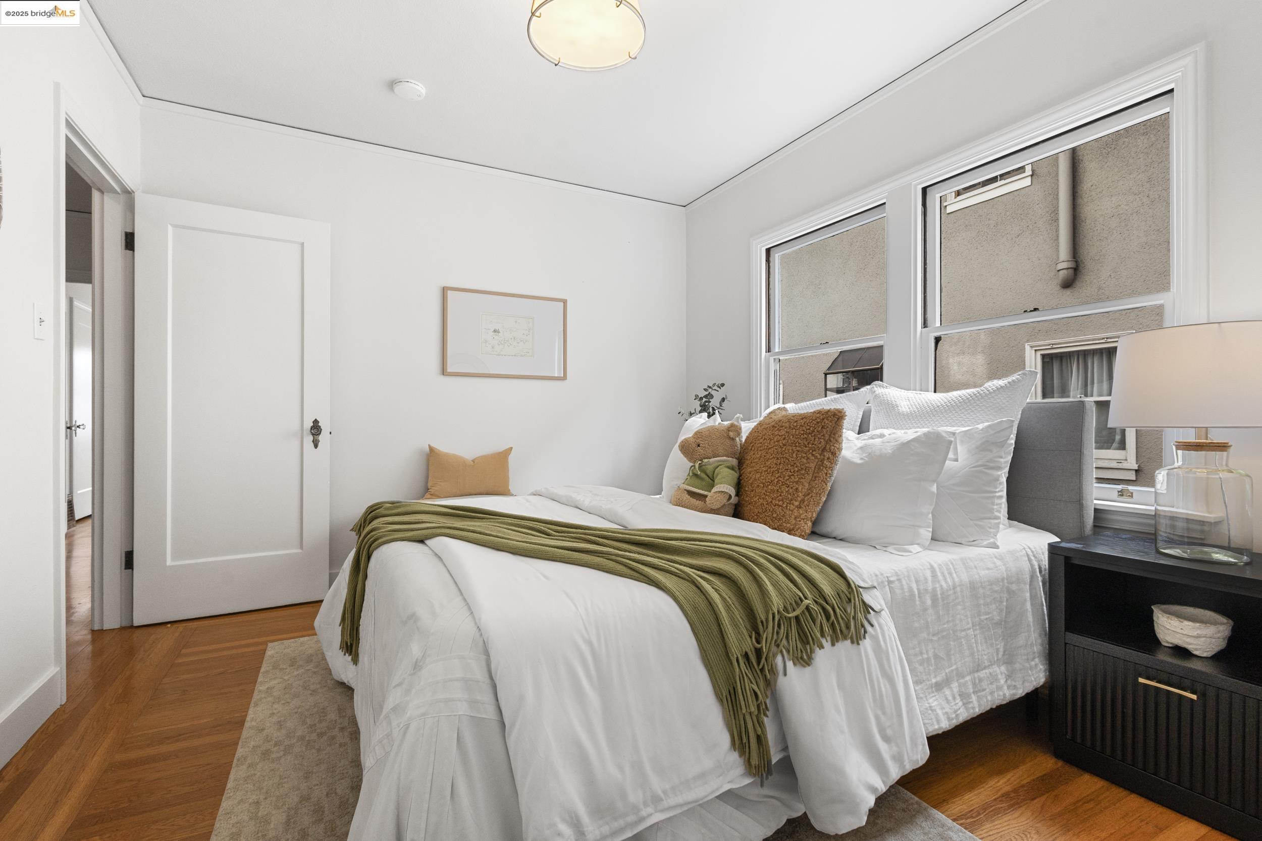 1048 Annerley Rd, Oakland, California 94610, 5 Bedrooms Bedrooms, 7 Rooms Rooms,3 BathroomsBathrooms,Residential,For Sale,1048 Annerley Rd,41097554