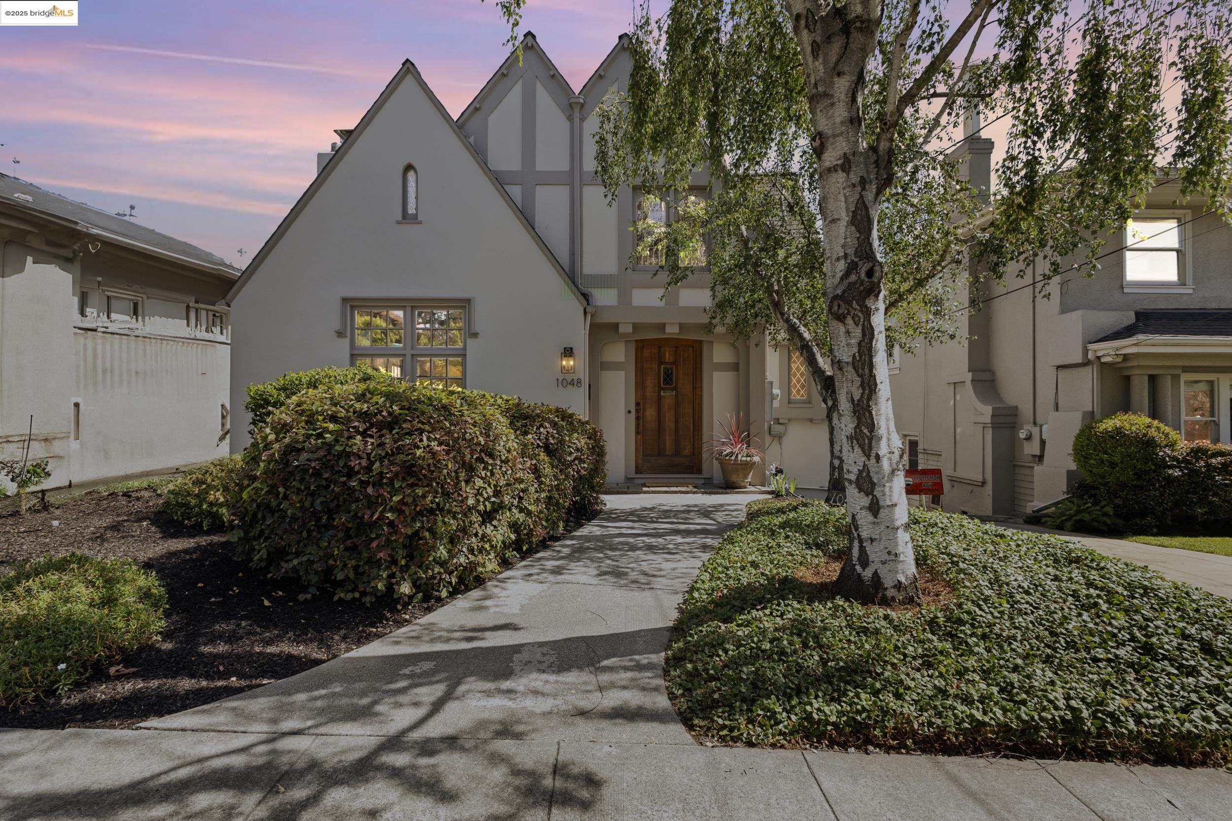 1048 Annerley Rd, Oakland, California 94610, 5 Bedrooms Bedrooms, 7 Rooms Rooms,3 BathroomsBathrooms,Residential,For Sale,1048 Annerley Rd,41097554