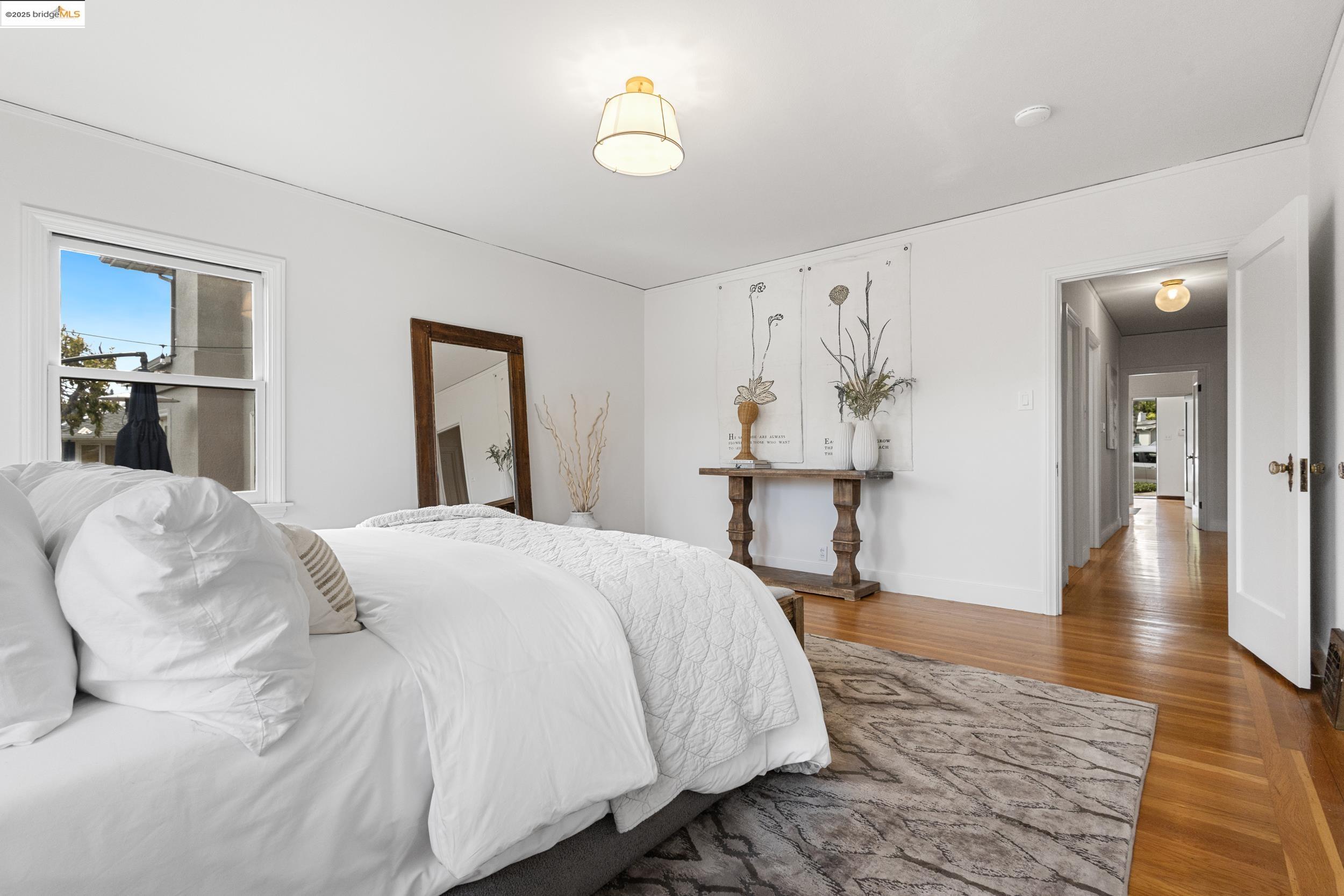 1048 Annerley Rd, Oakland, California 94610, 5 Bedrooms Bedrooms, 7 Rooms Rooms,3 BathroomsBathrooms,Residential,For Sale,1048 Annerley Rd,41097554