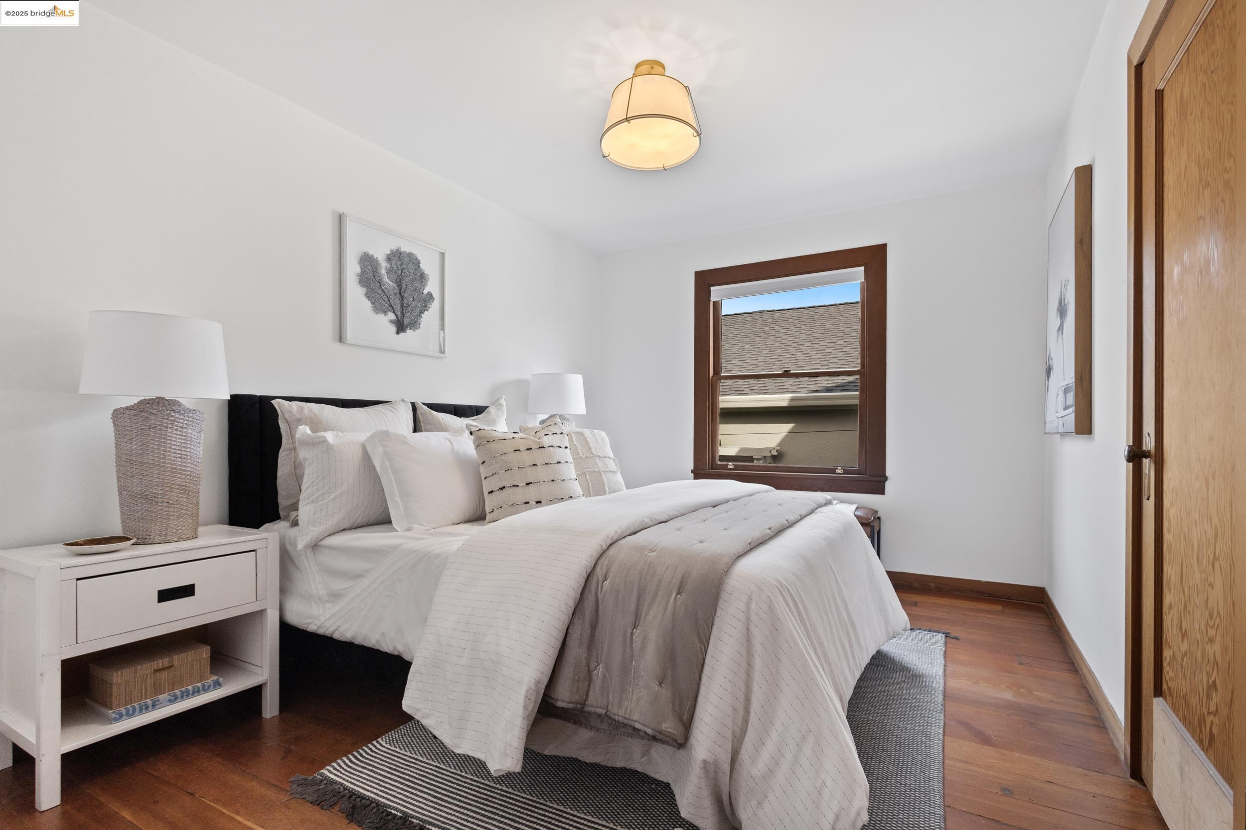 1048 Annerley Rd, Oakland, California 94610, 5 Bedrooms Bedrooms, 7 Rooms Rooms,3 BathroomsBathrooms,Residential,For Sale,1048 Annerley Rd,41097554